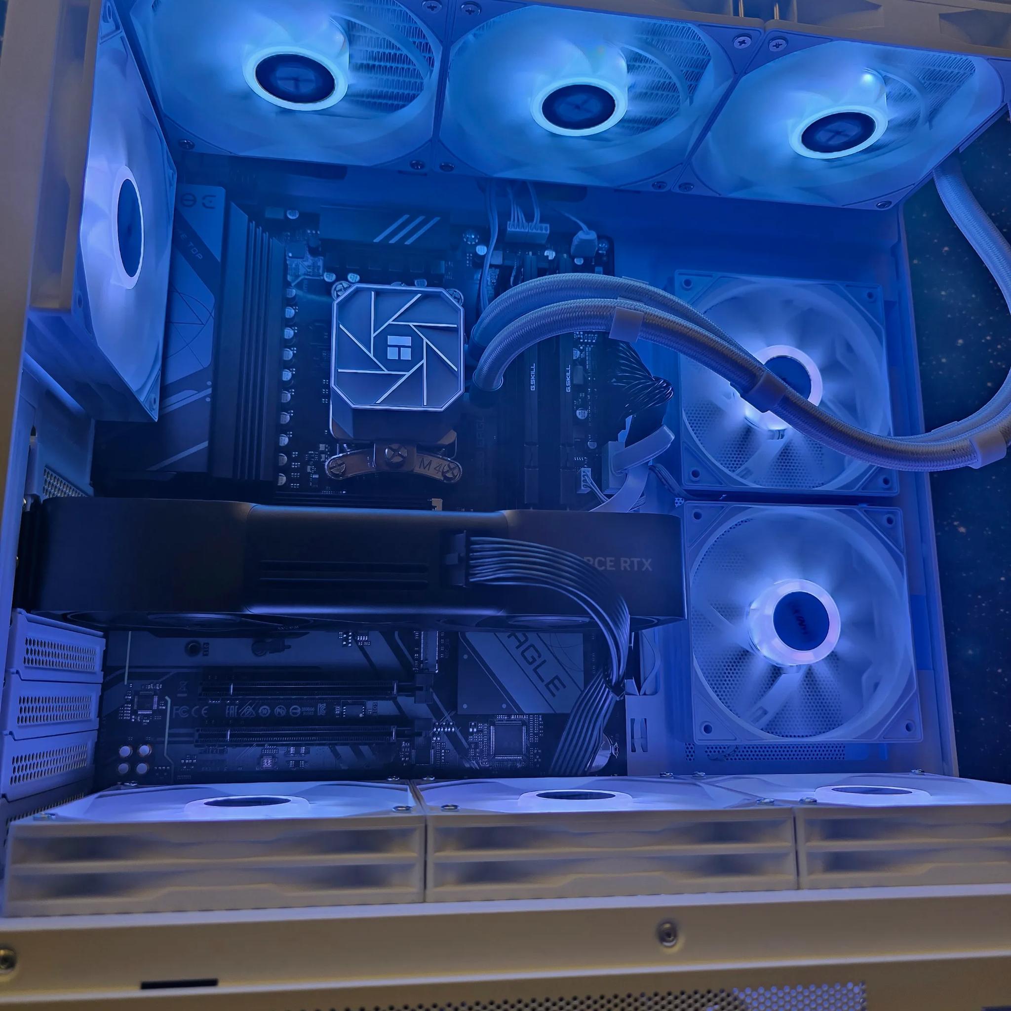 🚀 1440P ALL NEW CUSTOM AM5 PC | RTX 5070 FE | RYZEN 7 7700x | 2TB SSD | 32GB DDR5 6000MHZ CL32 🚀