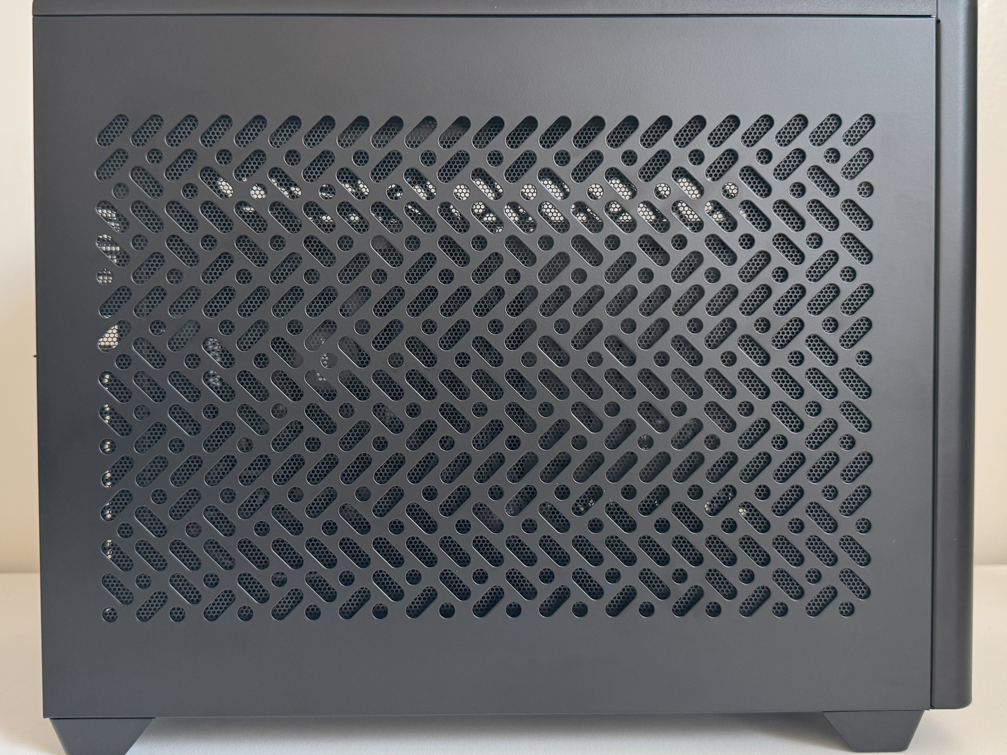 AM5 Mini ITX PC AMD Ryzen 5 8600G ASUS ROG STRIX B650E-I 1TB SSD 32GB DDR5 Cooler Master NR200P V2