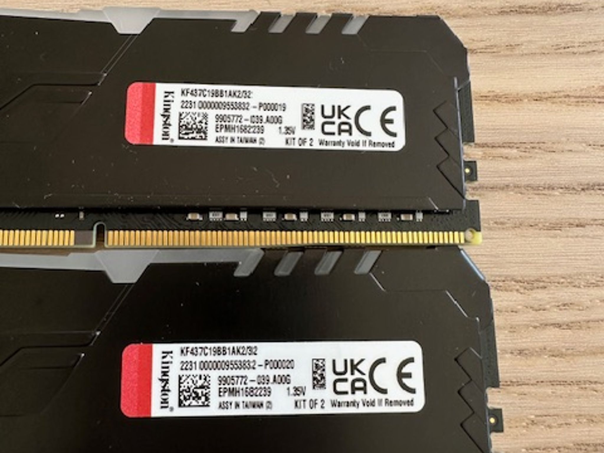 32 GB Kingston Fury Beast DDR4-3733 CL19-23-23 @ 1.35V