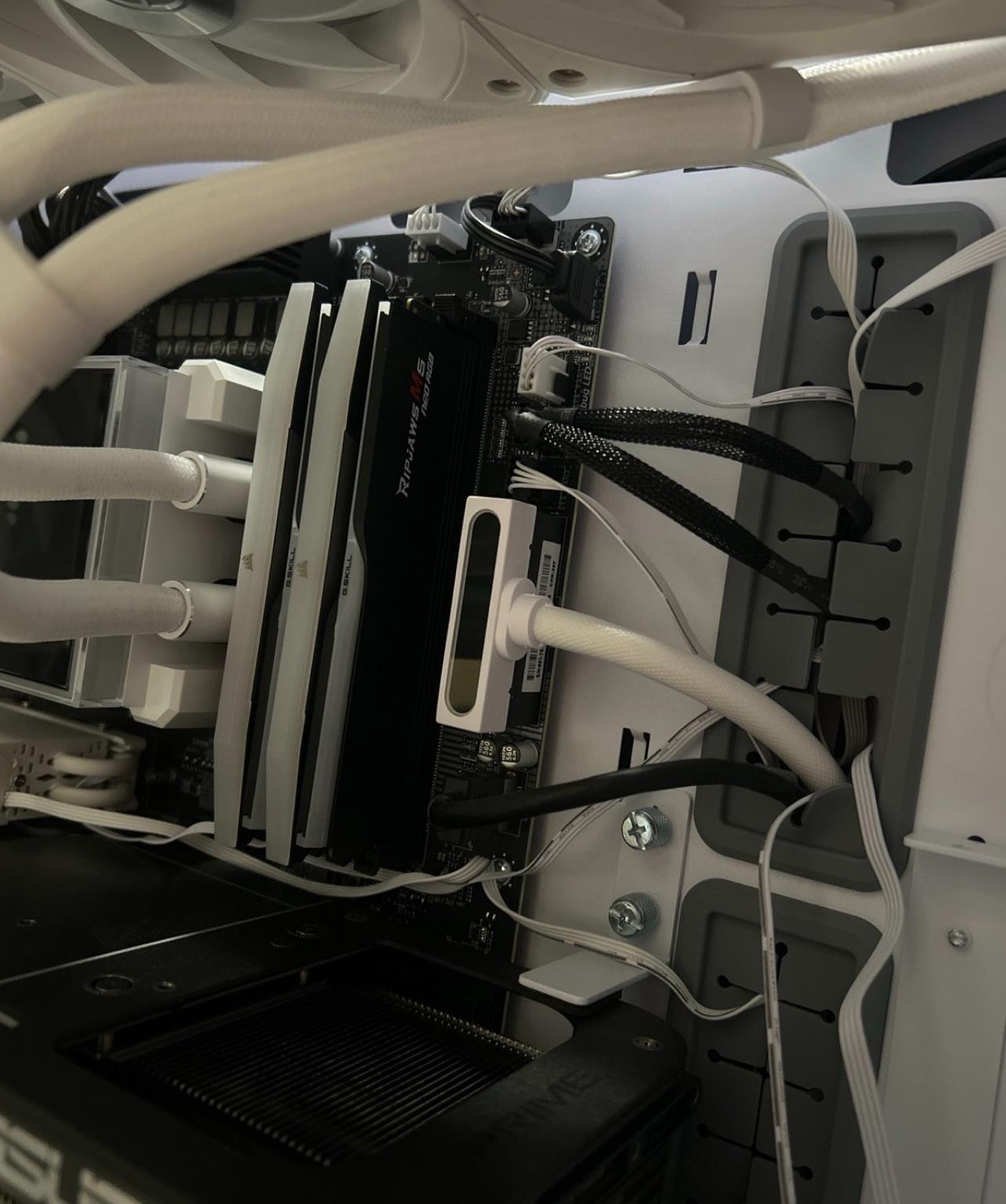 Gaming PC Setup - Ryzen 7 9800X3D / RTX 5070 Ti 16GB / 32GB DDR5 / 3.25TB SSD / Full Peripherals