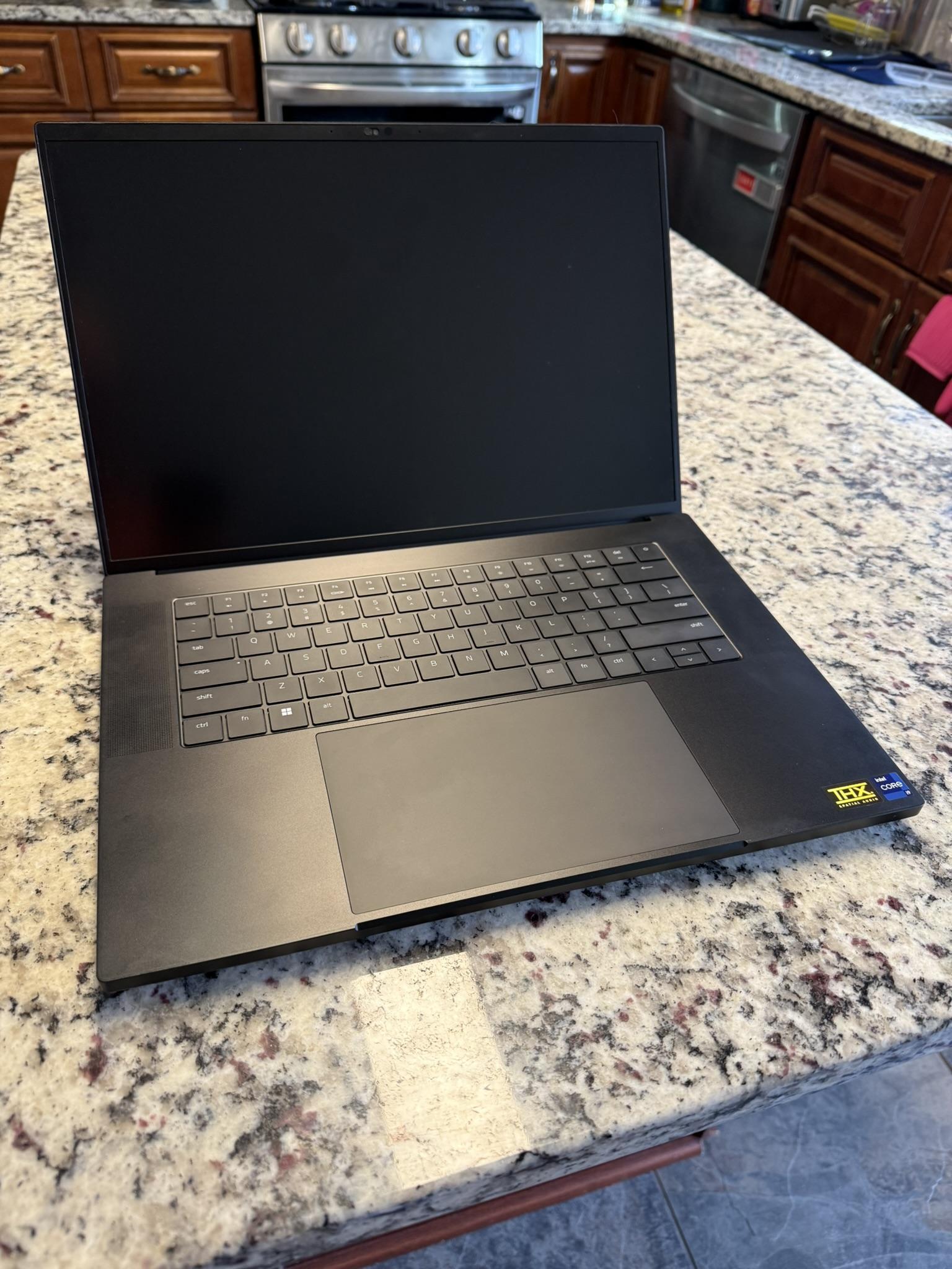 Razer Blade 16 4K/120Hz, Intel i9-13950HX CPU, 4070 GPU, 32GB RAM, 1TB storage