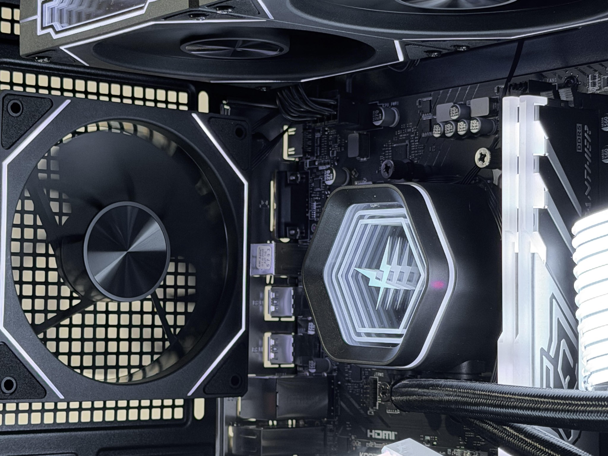 👑King Panda | RTX 4070 32gb DDR5 Ryzen 5 7600x👑