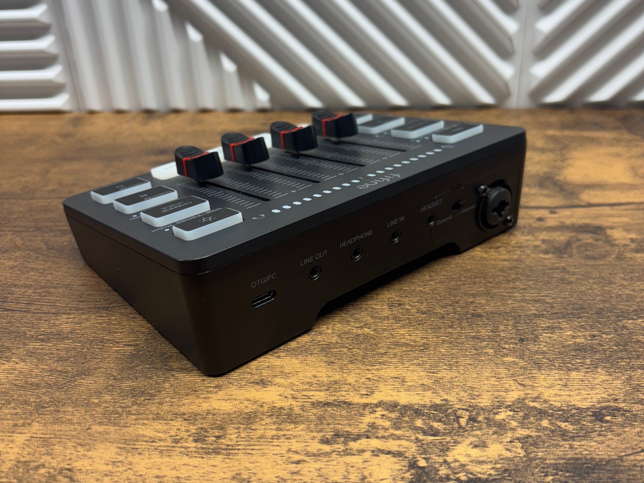 FIFINE SC3 Gaming Audio Mixer / Streaming Interface