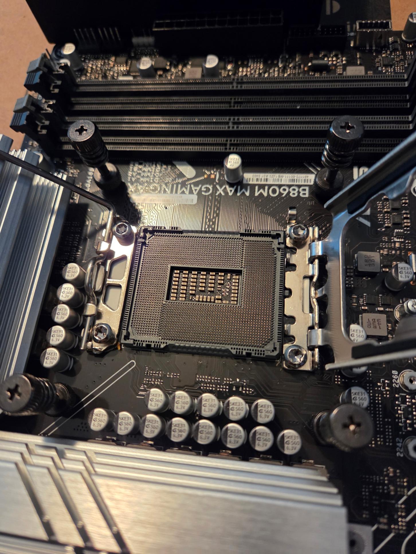 Intel Core Ultra 7 265F + B860M MAX Gaming AX + 240mm AIO