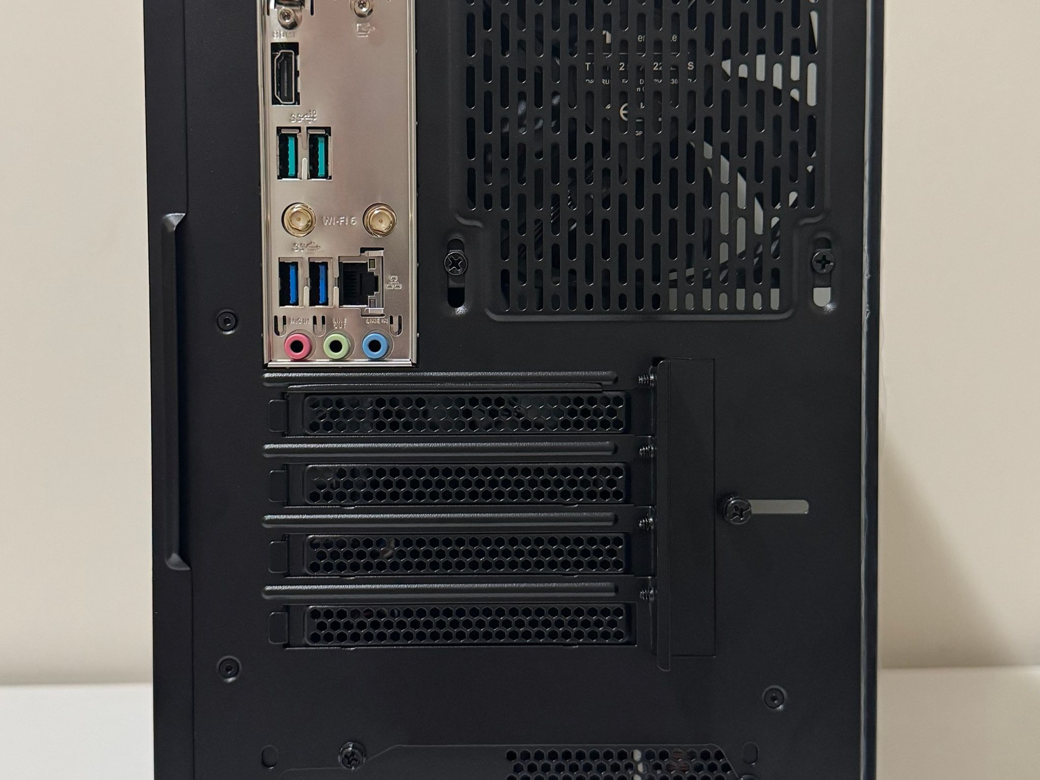 AMD Ryzen 5 5600GT Gaming PC Radeon Vega 7 Graphics ASUS B550M-A B550 Thermaltake Versa H18 Case