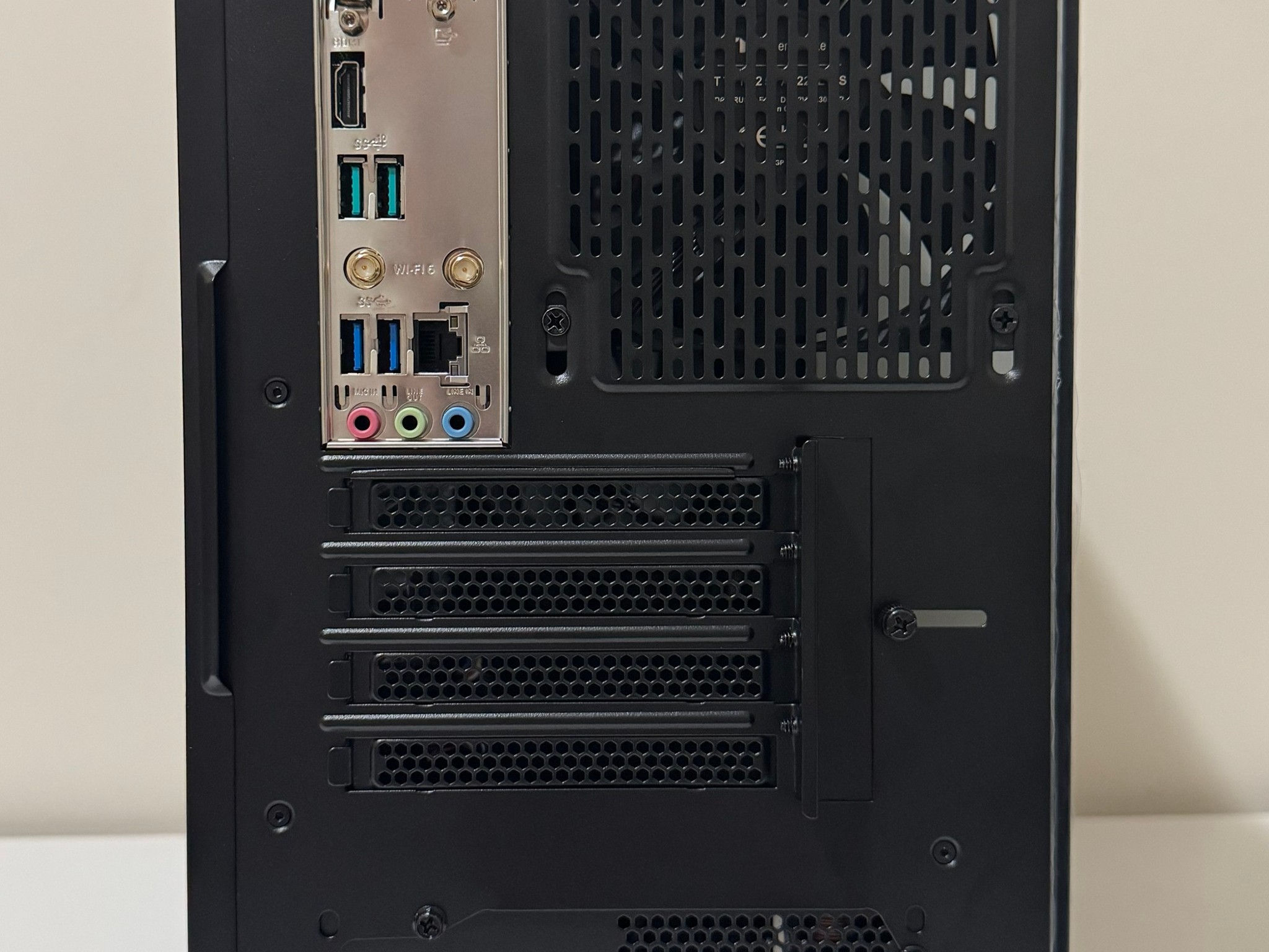 AMD Ryzen 5 5600GT Gaming PC Radeon Vega 7 Graphics ASUS B550M-A B550 Thermaltake Versa H18 Case