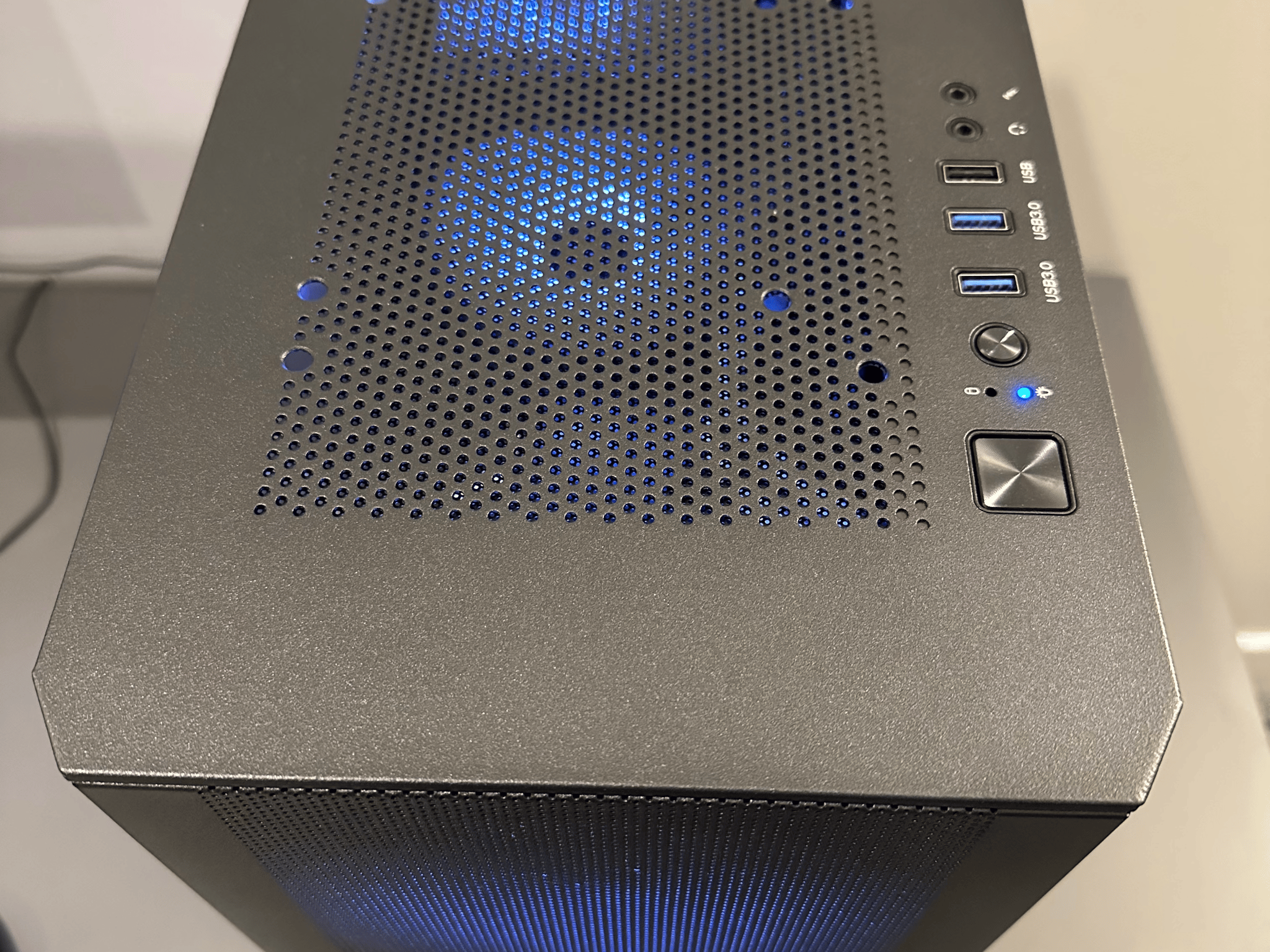 Gaming PC - 8GB Radeon RX 580 - Intel i3 10100F - 16 GB RAM