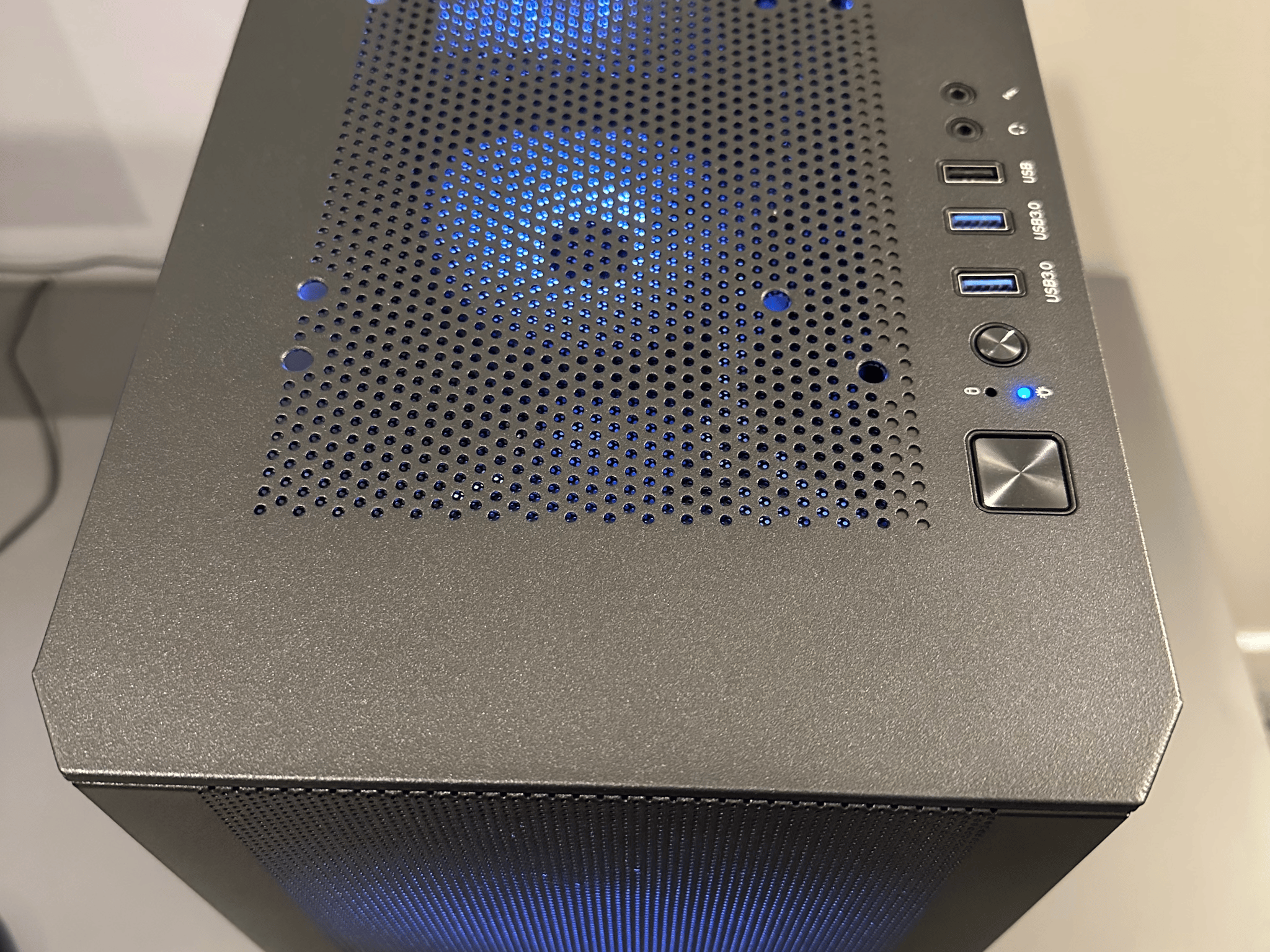 Gaming PC - 8GB Radeon RX 580 - Intel i3 10100F - 16 GB RAM