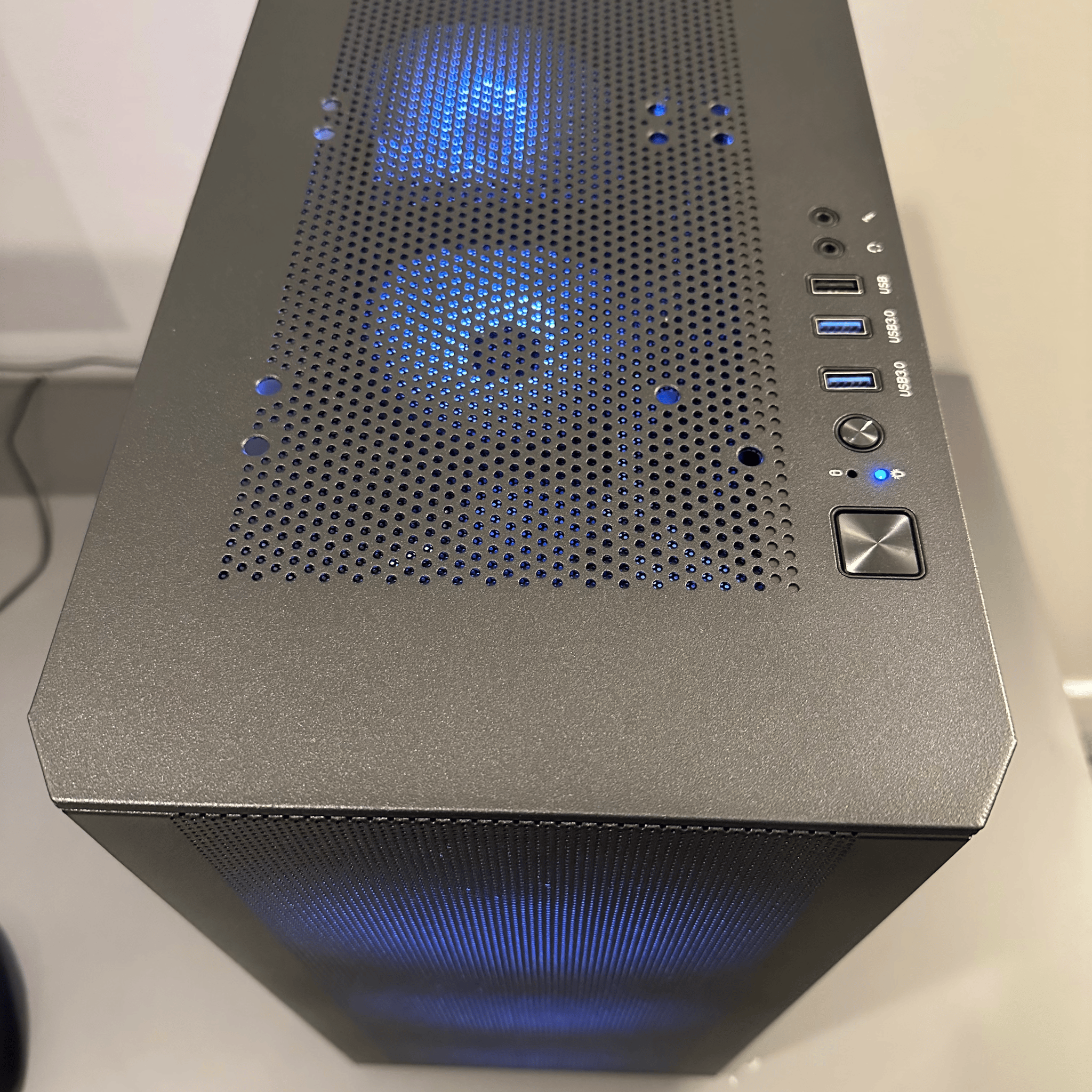 Gaming PC - 8GB Radeon RX 580 - Intel i3 10100F - 16 GB RAM