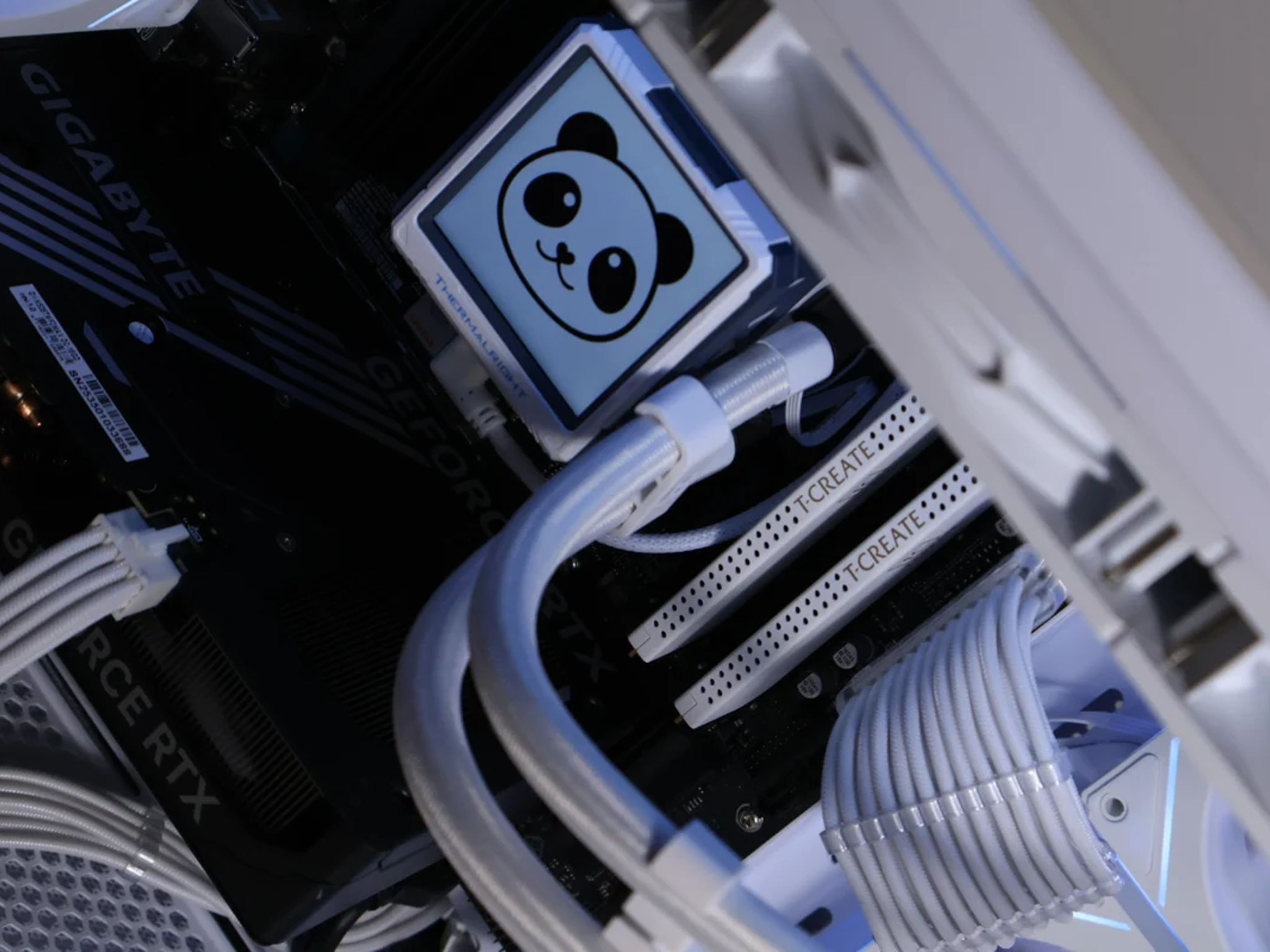 🧊Icebox v2 | RTX 5060 ti 16gb Ryzen 5 9600x🧊
