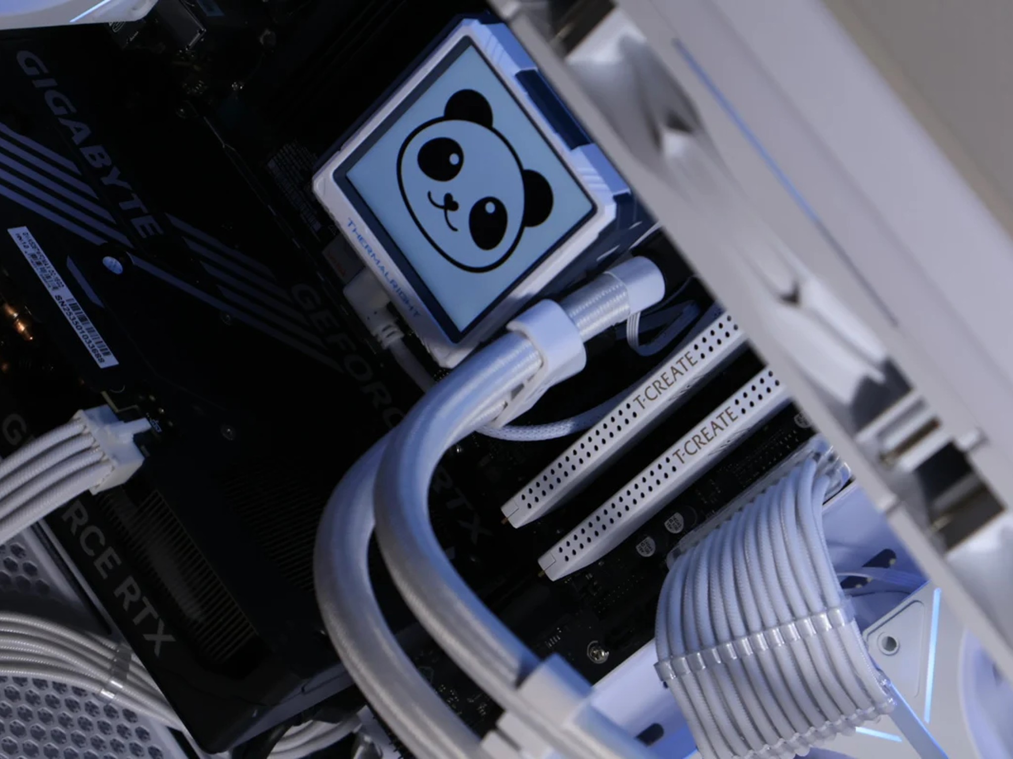 🧊Icebox v2 | RTX 5060 ti 16gb Ryzen 5 9600x🧊