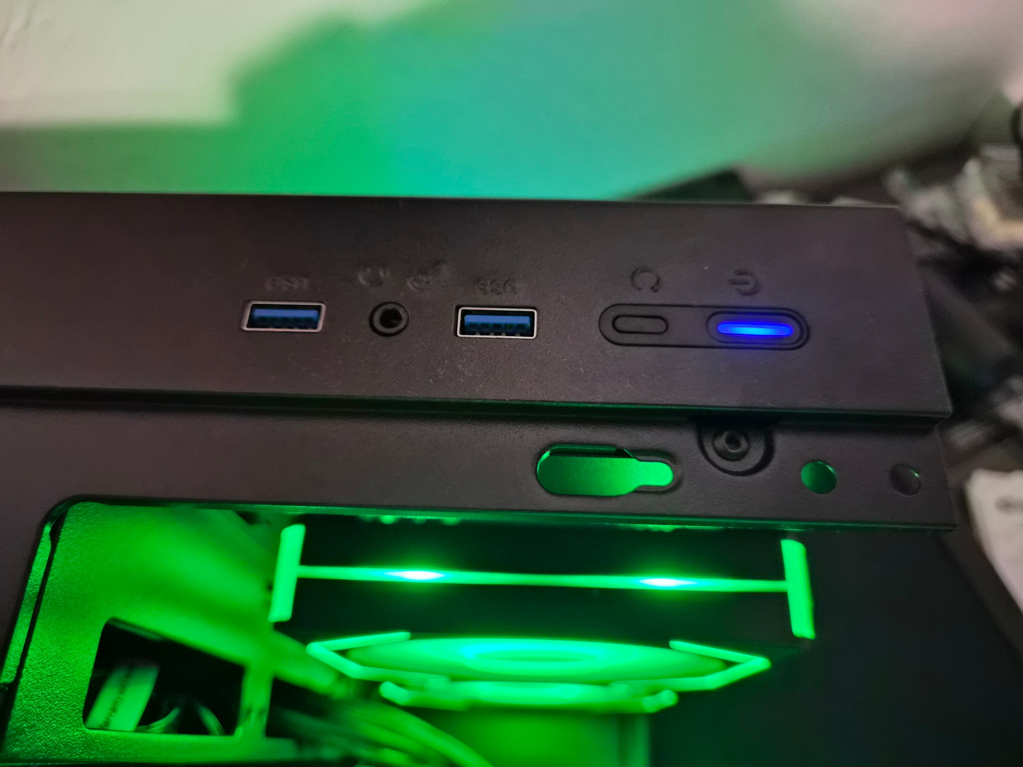 Gaming PC: RTX 2080 FE | Ryzen 5 | 16GB RAM | WiFi | ARGB