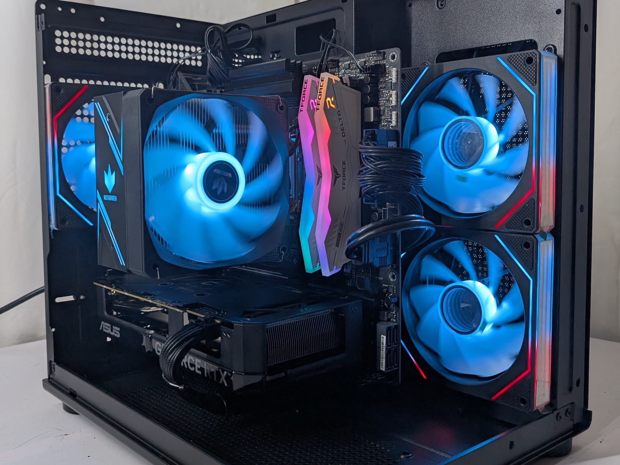 RTX 4070 | RYZEN 5 7600X | 16GB DDR5 | 1TB NVME | 650W