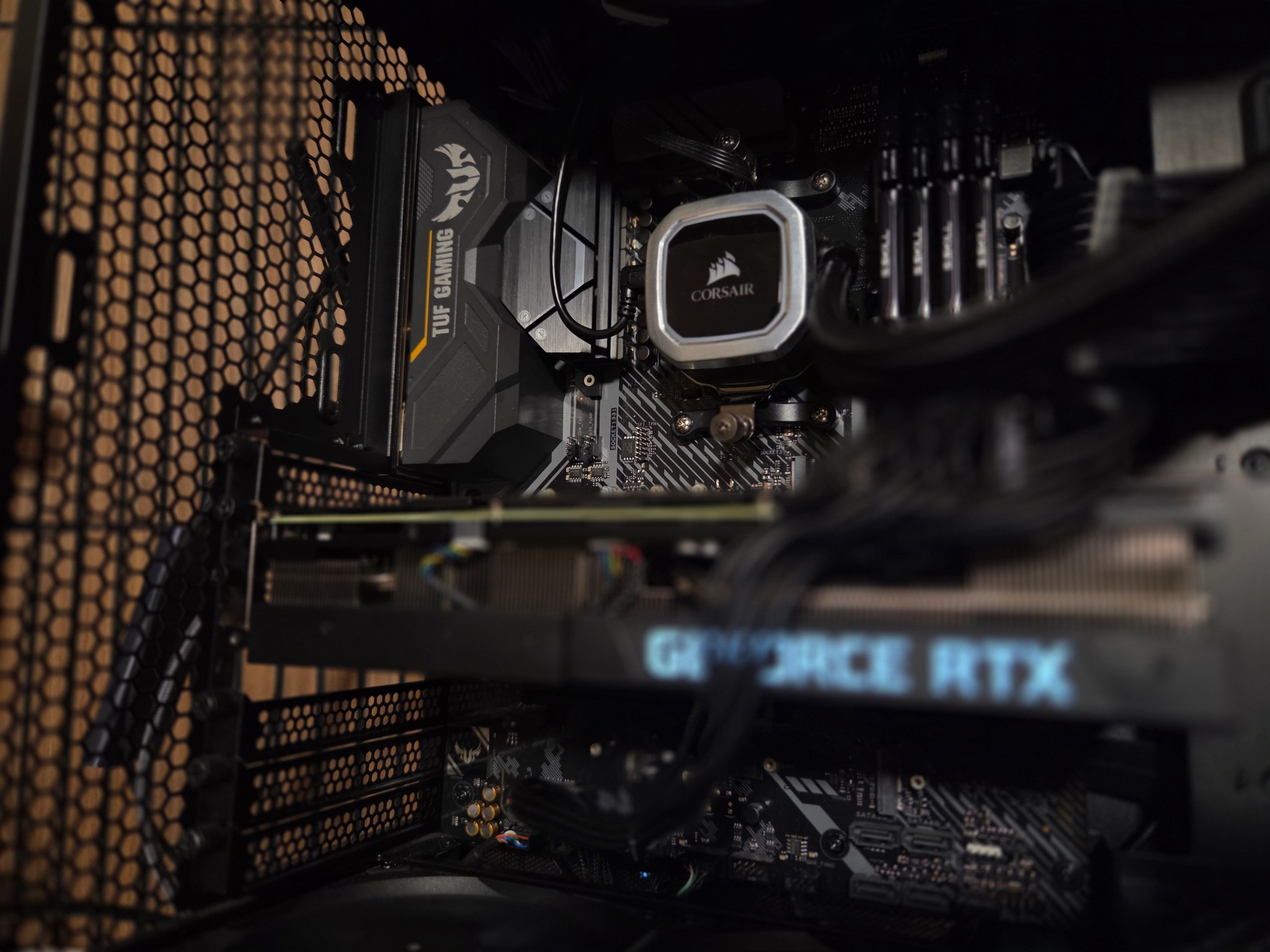 1440P | RTX 3080 10 GB | Ryzen7  5800X  | 32GB Ram | NVME | Win 11 | Liquid Cooled