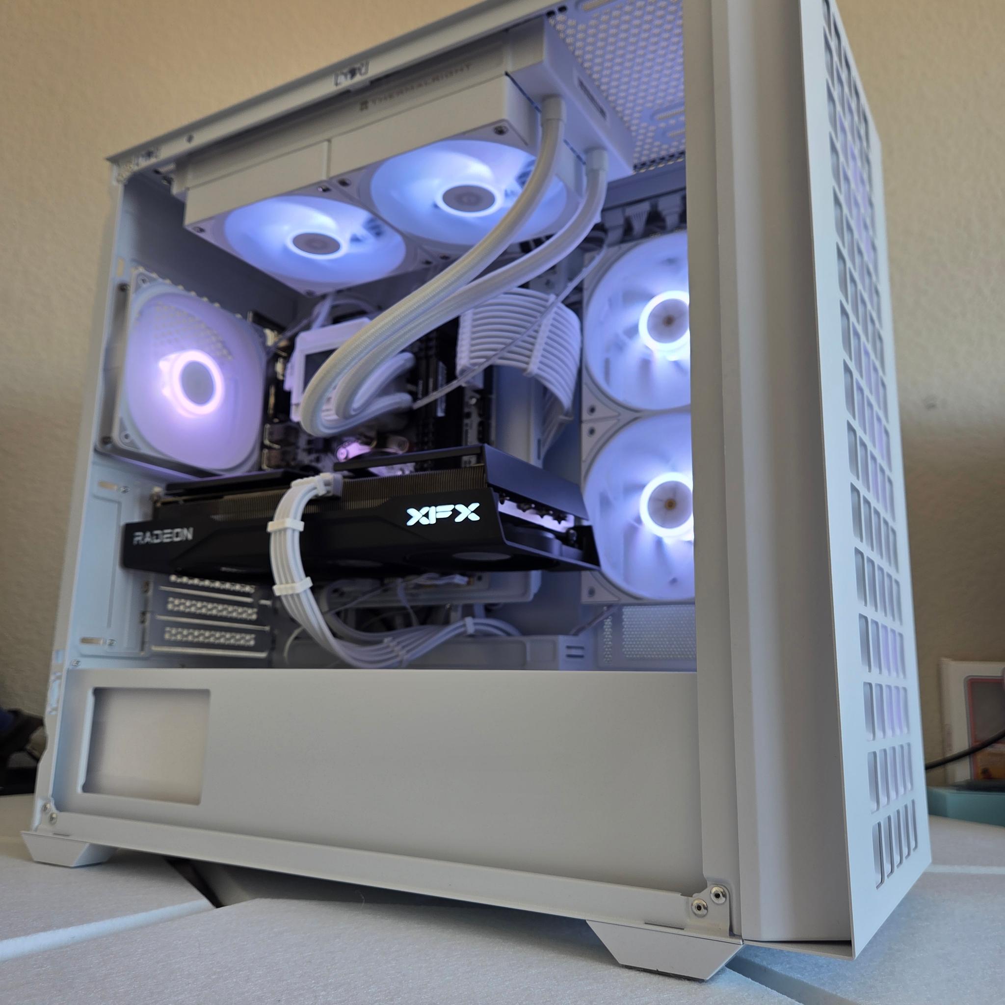 FROST PRO PLAYER🤍❄️💙9060XT Ryzen 7 5700x
