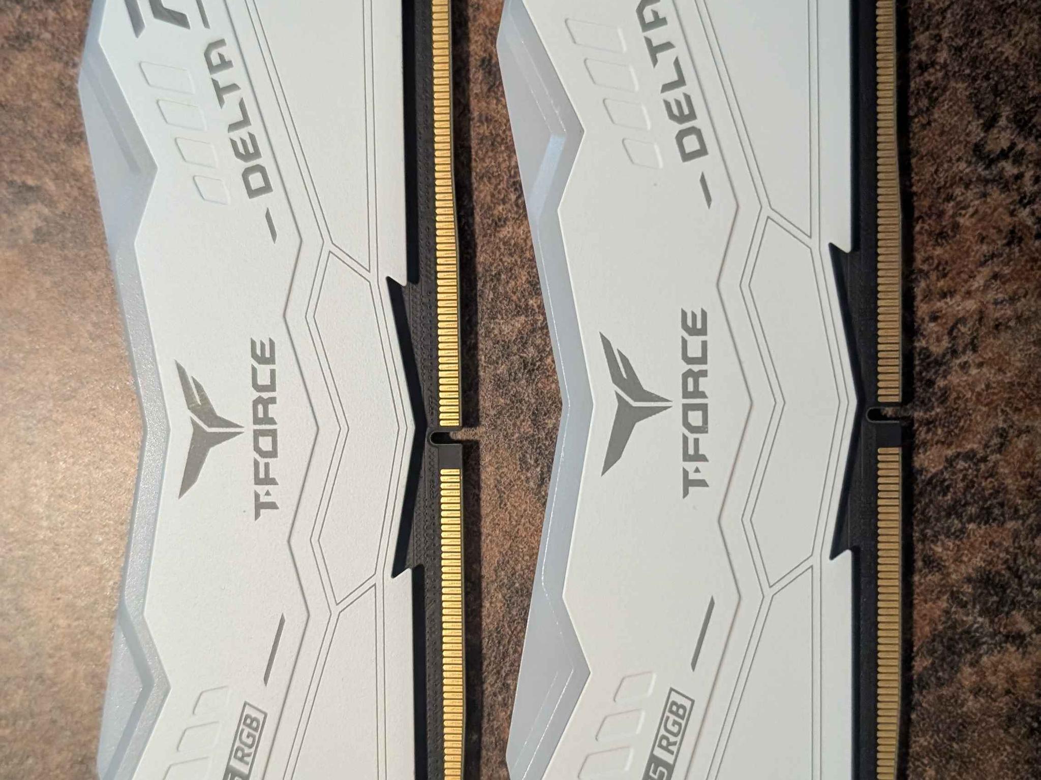 T-Force Delta RGB 32GB (2 x 16GB) DDR5 5200