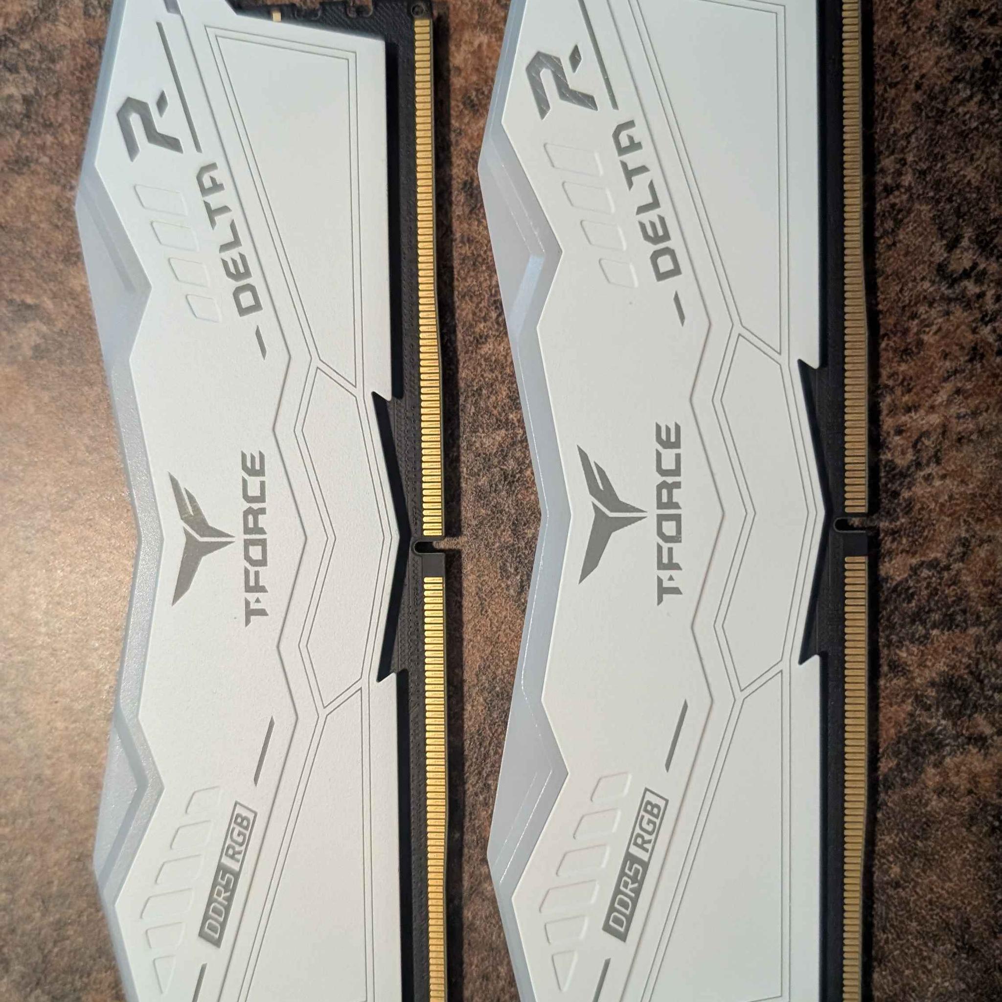 T-Force Delta RGB 32GB (2 x 16GB) DDR5 5200