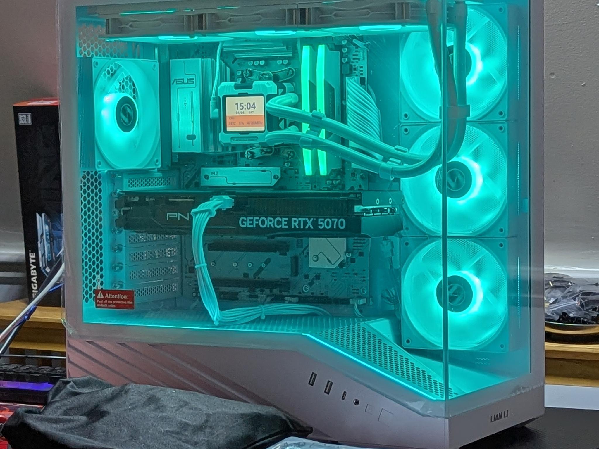RYZEN 7 7800X3D CPU|PNY 5070 12 GB DDR7 GPU|KLEVV 4 TB M.2 SSD |32 GB DDR5 6000|Windows 11 Pro Activ