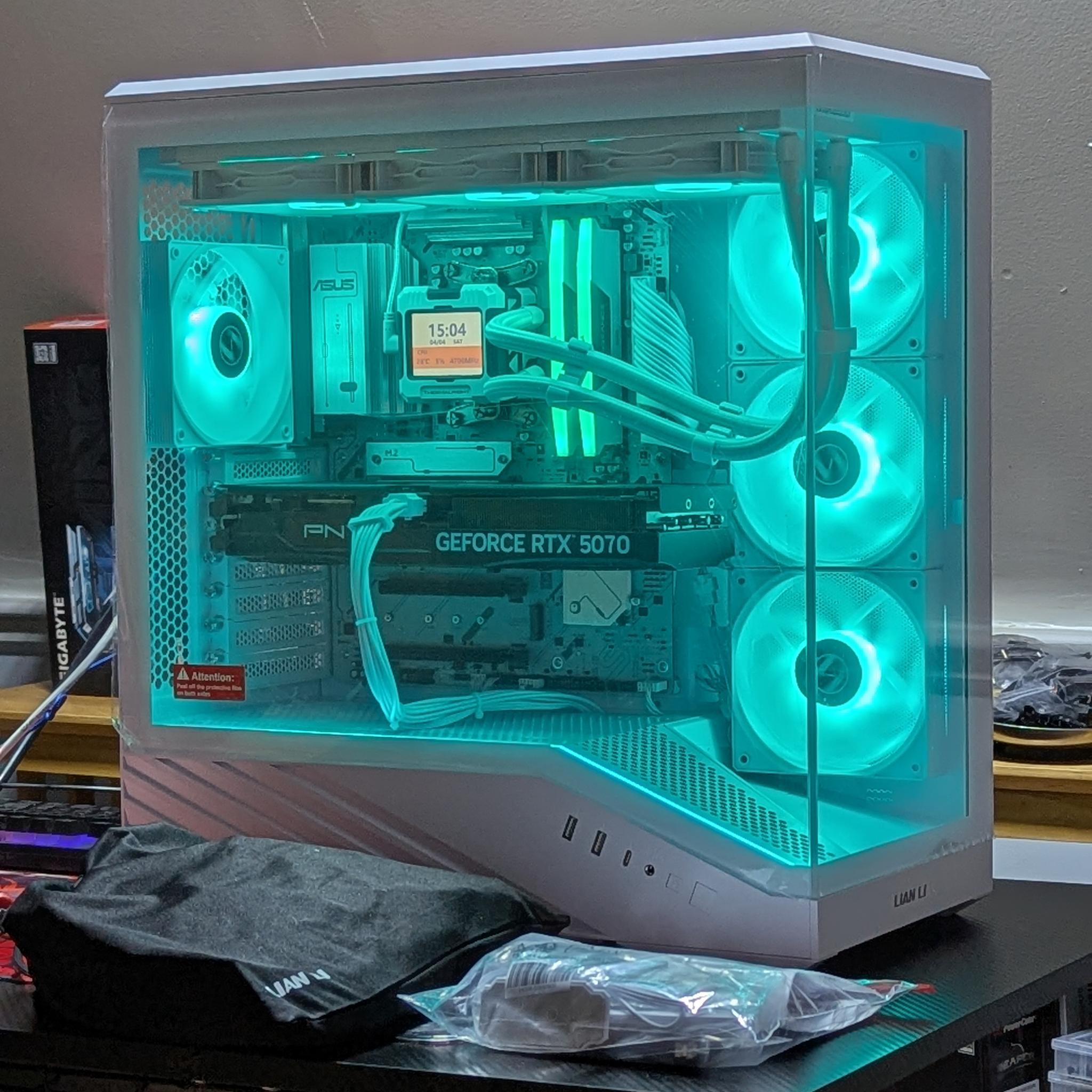 RYZEN 7 7800X3D CPU|PNY 5070 12 GB DDR7 GPU|KLEVV 4 TB M.2 SSD |32 GB DDR5 6000|Windows 11 Pro Activ