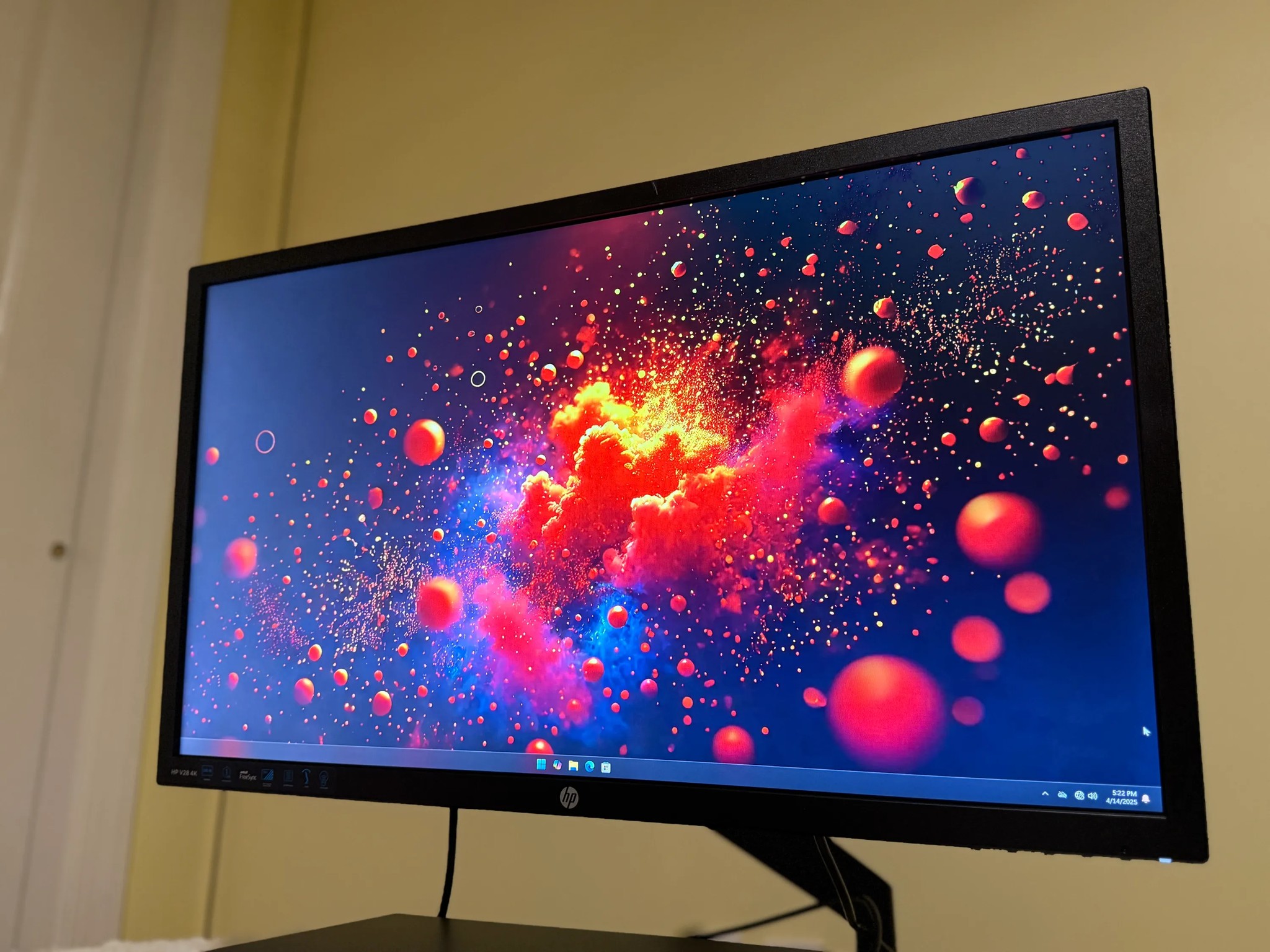🖥️ HP V28 4K Monitor  – 4K UHD | 60 Hz | 1 ms Response | AMD FreeSync | TN Panel | Like New