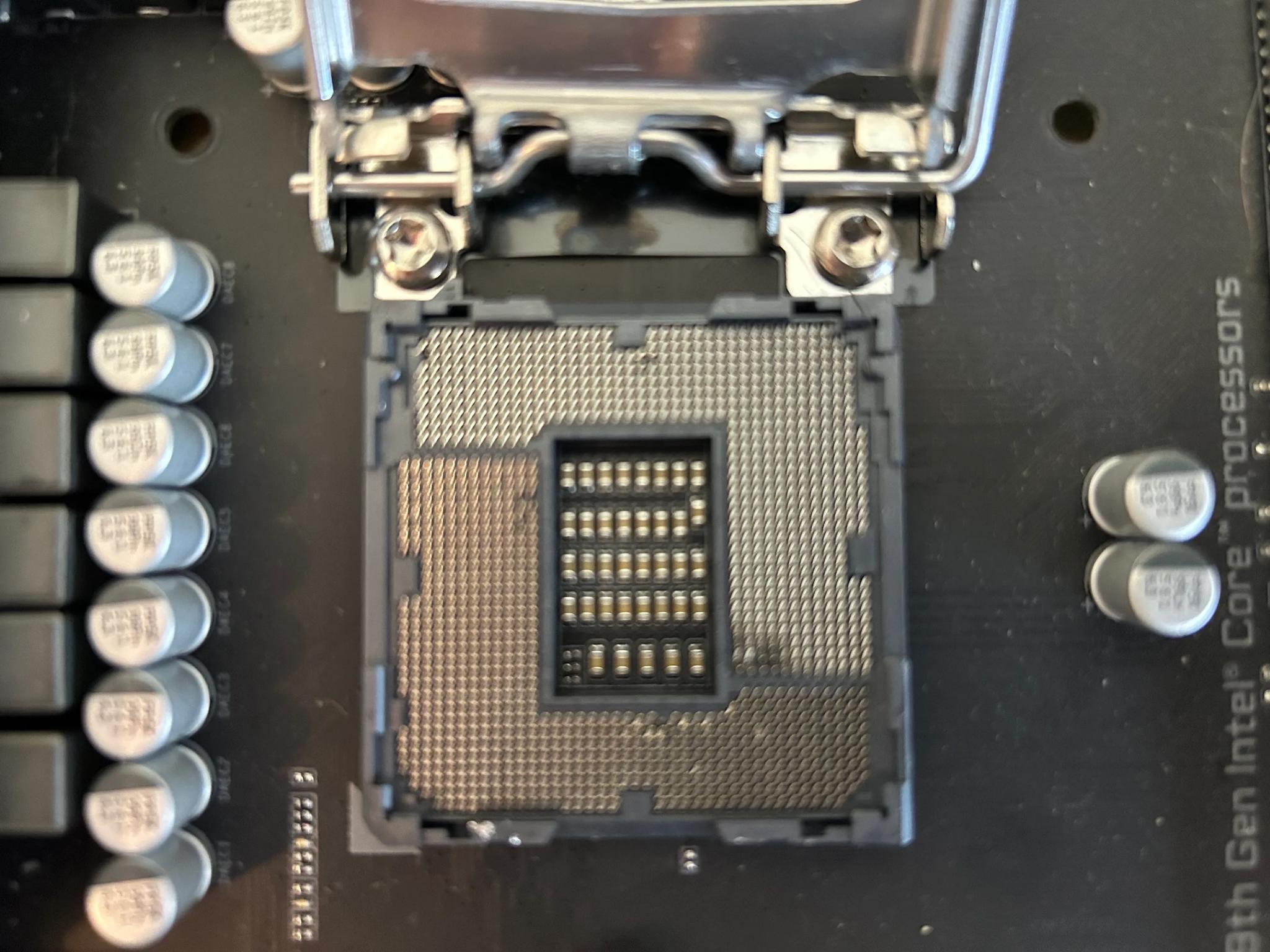 Gigabyte Z390 Aorus Elite ATX Motherboard - DAMAGED SOCKET