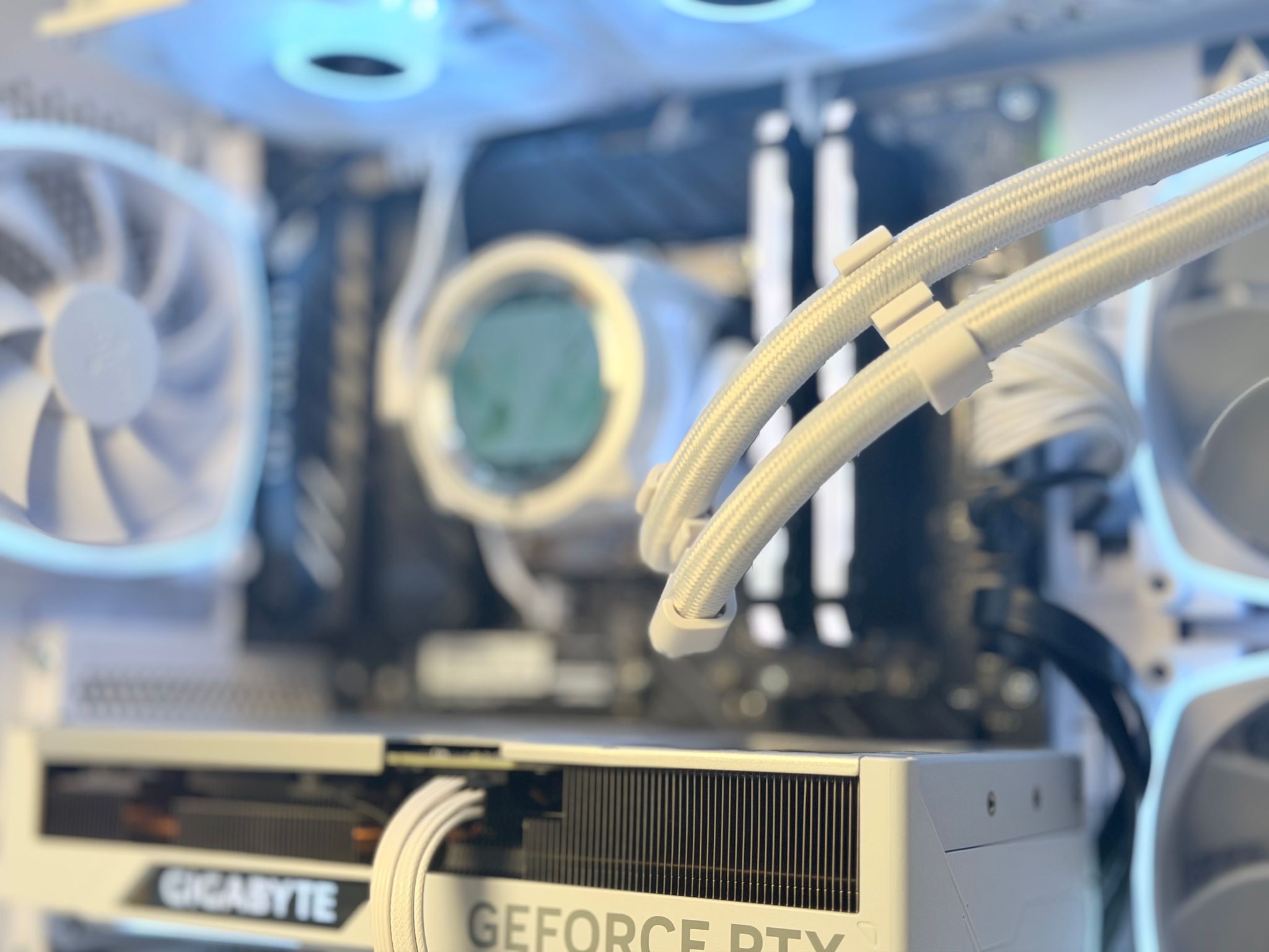 🤍❄️ Snow Day | i9-12900K | RTX 4070 Super | 32GB DDR4 | 2TB Gen4 | 360mm LCD AIO ❄️🤍