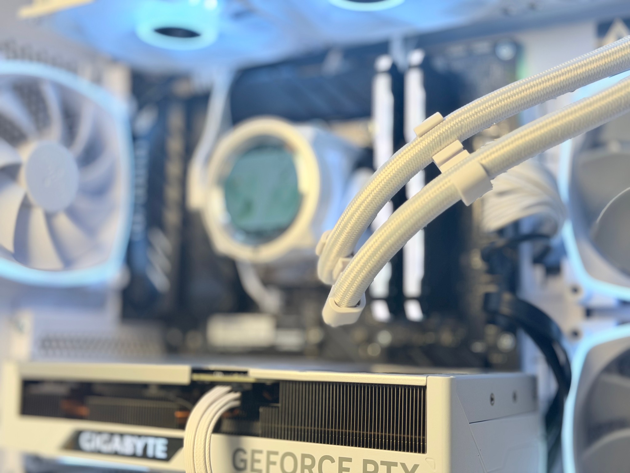 🤍❄️ Snow Day | i9-12900K | RTX 4070 Super | 32GB DDR4 | 2TB Gen4 | 360mm LCD AIO ❄️🤍