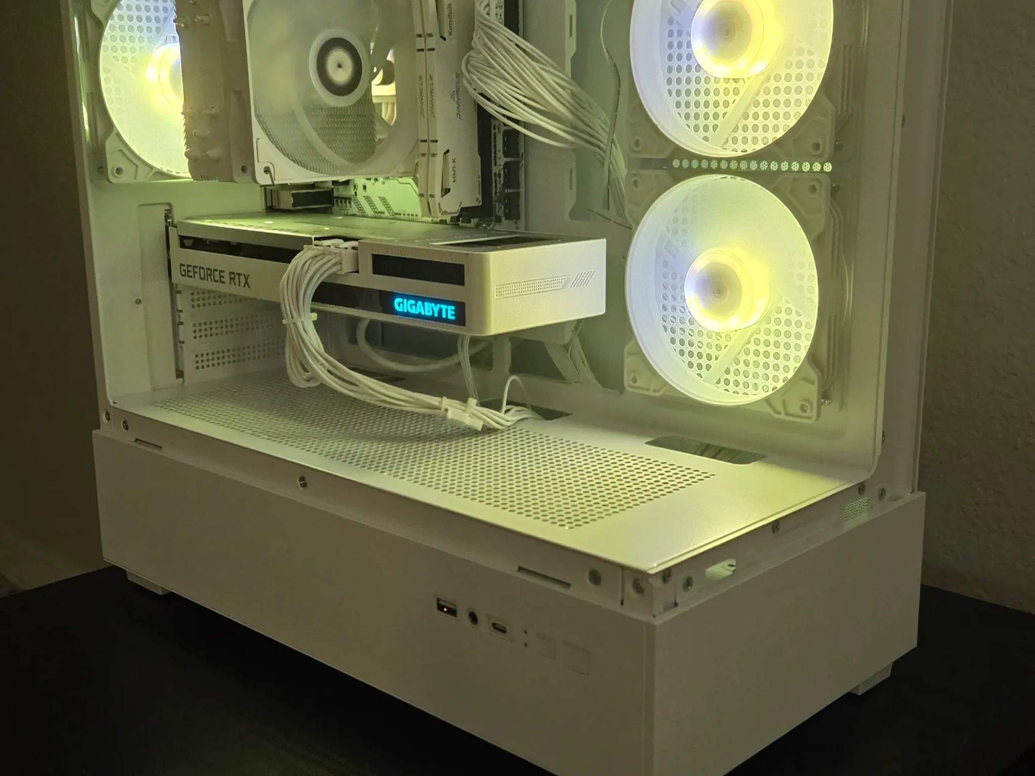 ❄️ SNOW WHITE ❄️ / RTX 3060TI / RYZEN 7 3700X / 32GB DDR4 / 1TB SSD