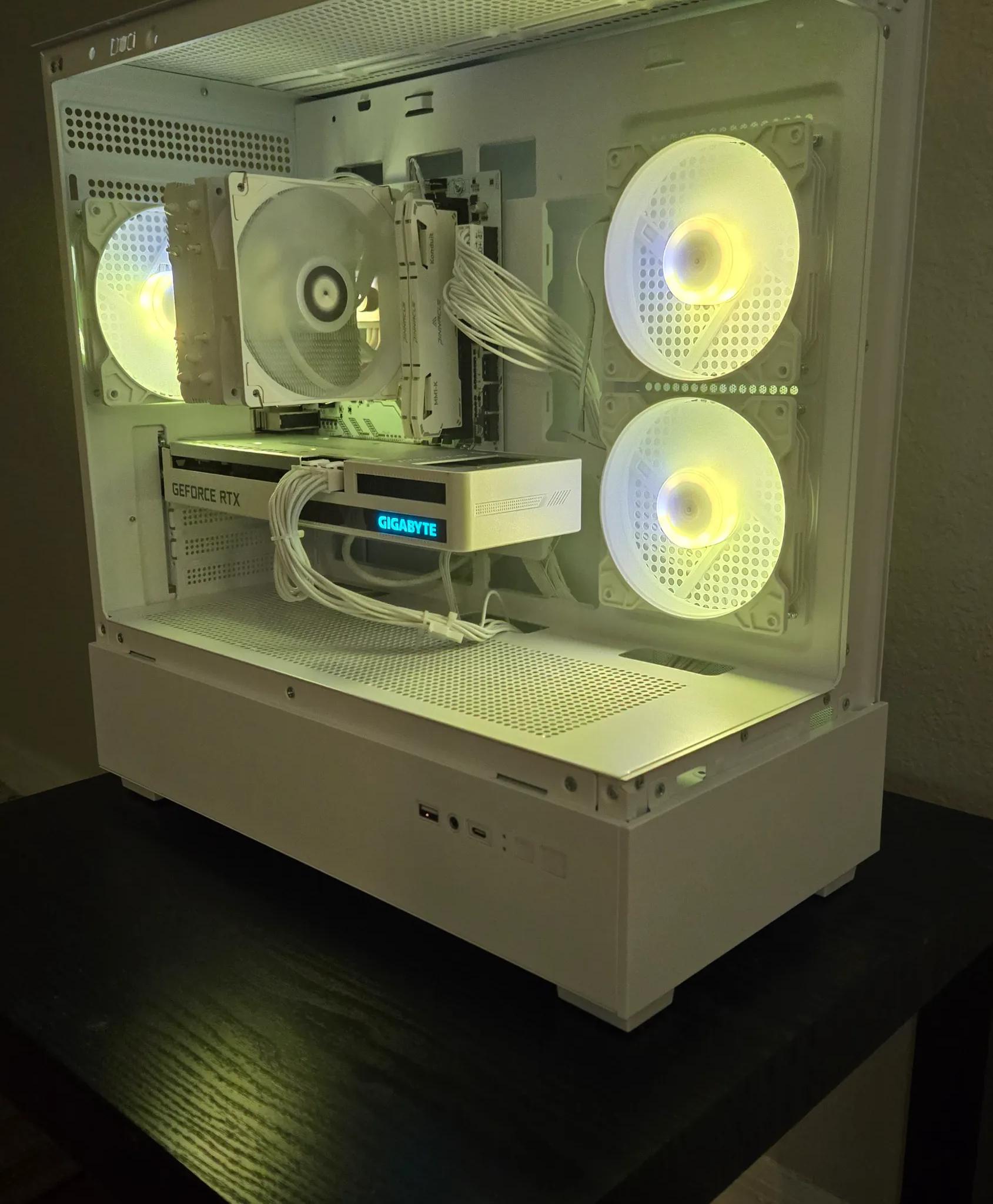 ❄️ SNOW WHITE ❄️ / RTX 3060TI / RYZEN 7 3700X / 32GB DDR4 / 1TB SSD