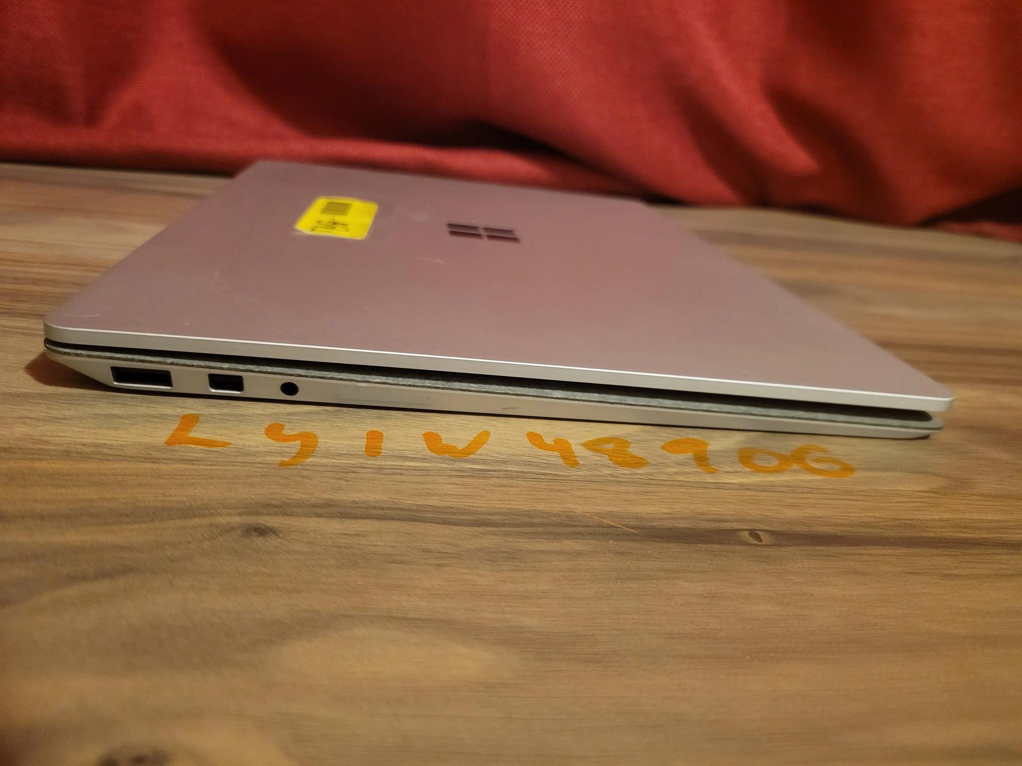 Microsoft Surface Laptop 2 - intel i7 - 512gb - 16gb ram - 13.5" touch screen