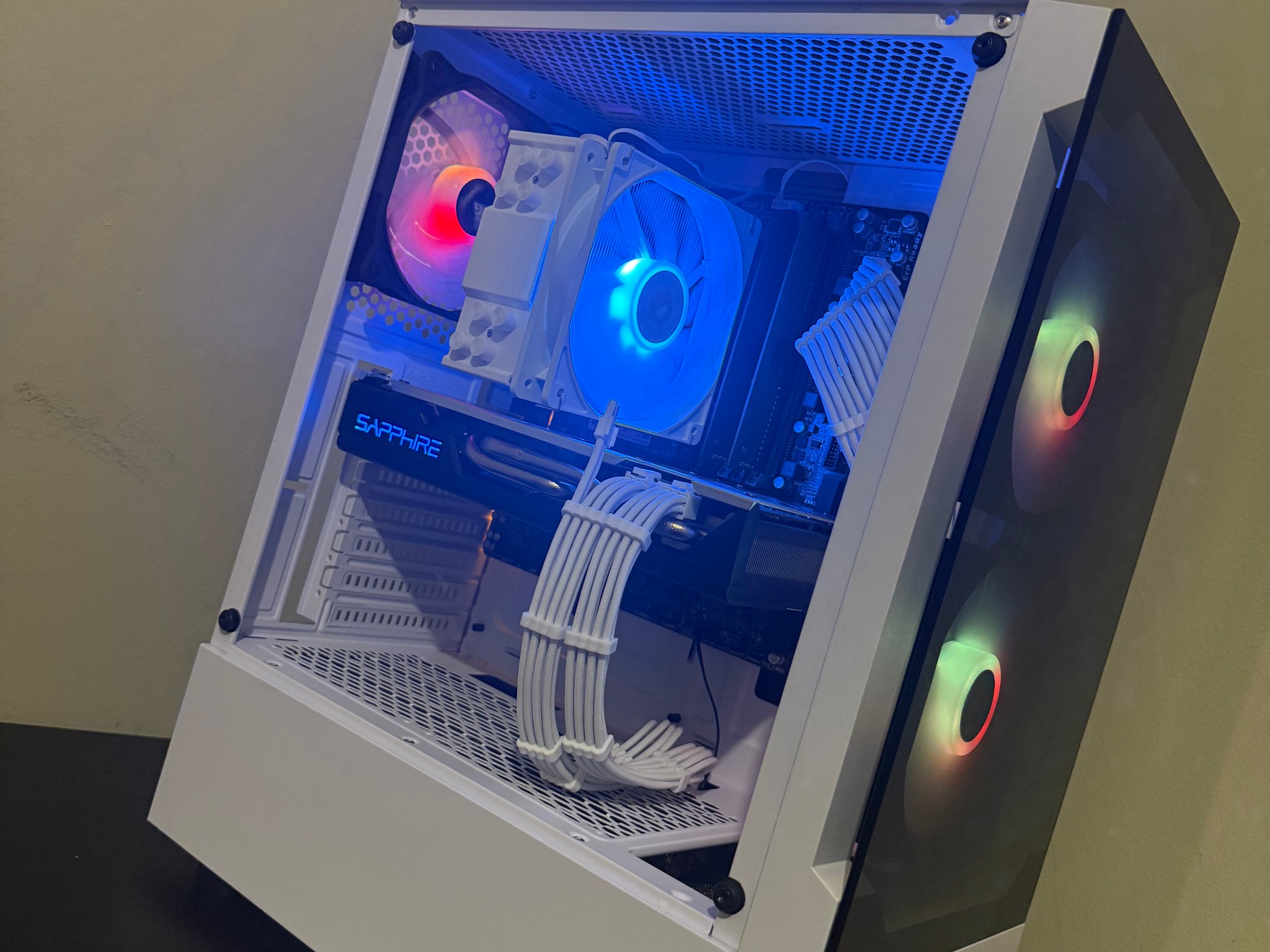❄️ White Phantom Gaming PC ❄️ | Intel i5 | Sapphire RX 580 4GB | 16GB DDR4 |
