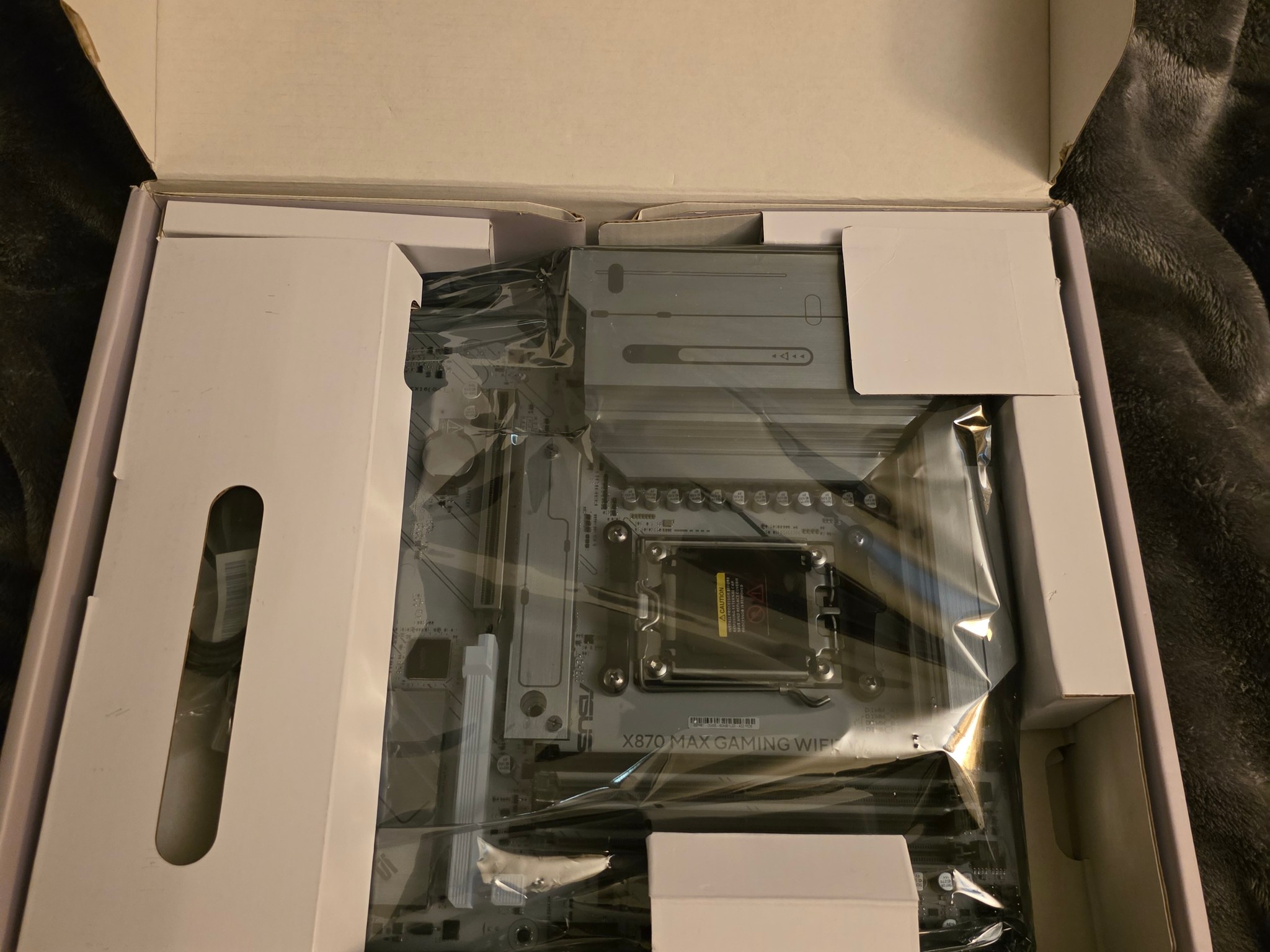 ASUS X870 MAX GAMING WIFI7 AMD AM5 DDR5 WIFI 7 ATX PCIE 5.0