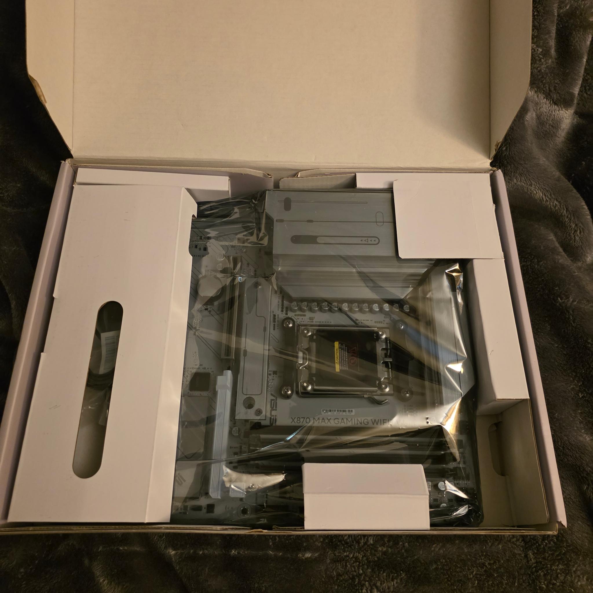 ASUS X870 MAX GAMING WIFI7 AMD AM5 DDR5 WIFI 7 ATX PCIE 5.0