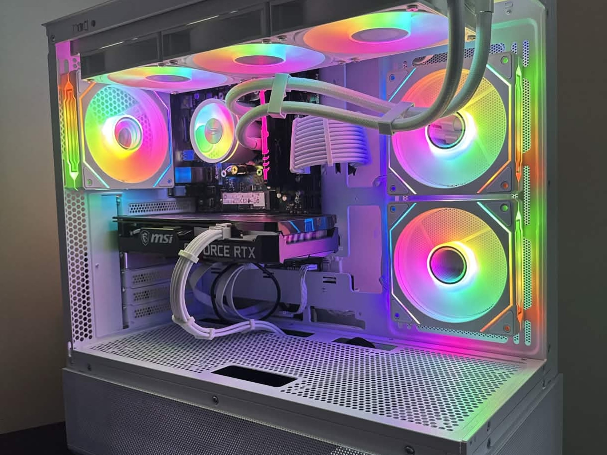 ❄️ White Aesthetic Gaming PC – RTX 3060 Ti | Ryzen 5 3600 | 16GB RAM | 1TB SSD