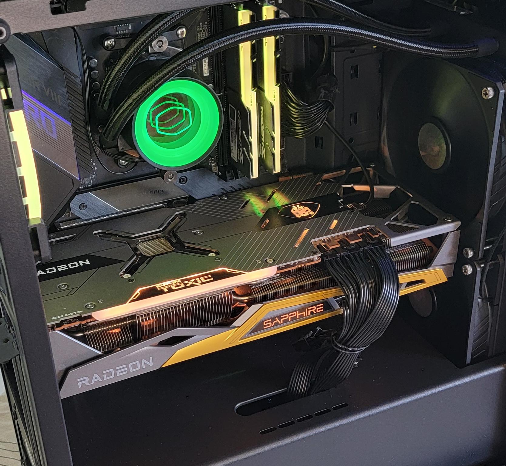 ASUS ROG X570 Crosshair VIII Hero AMD Ryzen 7 5800X Sapphire ToxicRX6900XT 16GB