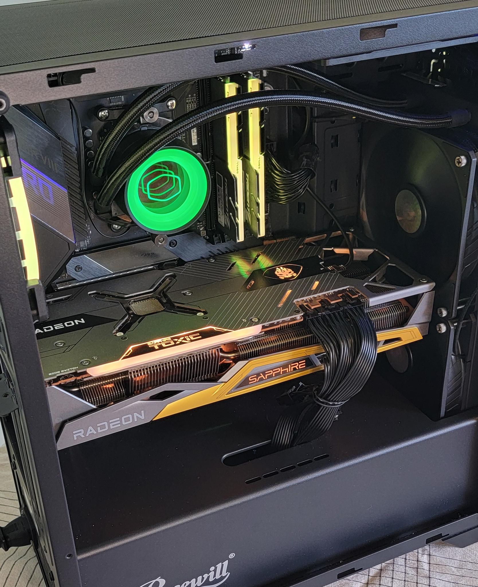 ASUS ROG X570 Crosshair VIII Hero AMD Ryzen 7 5800X Sapphire ToxicRX6900XT 16GB