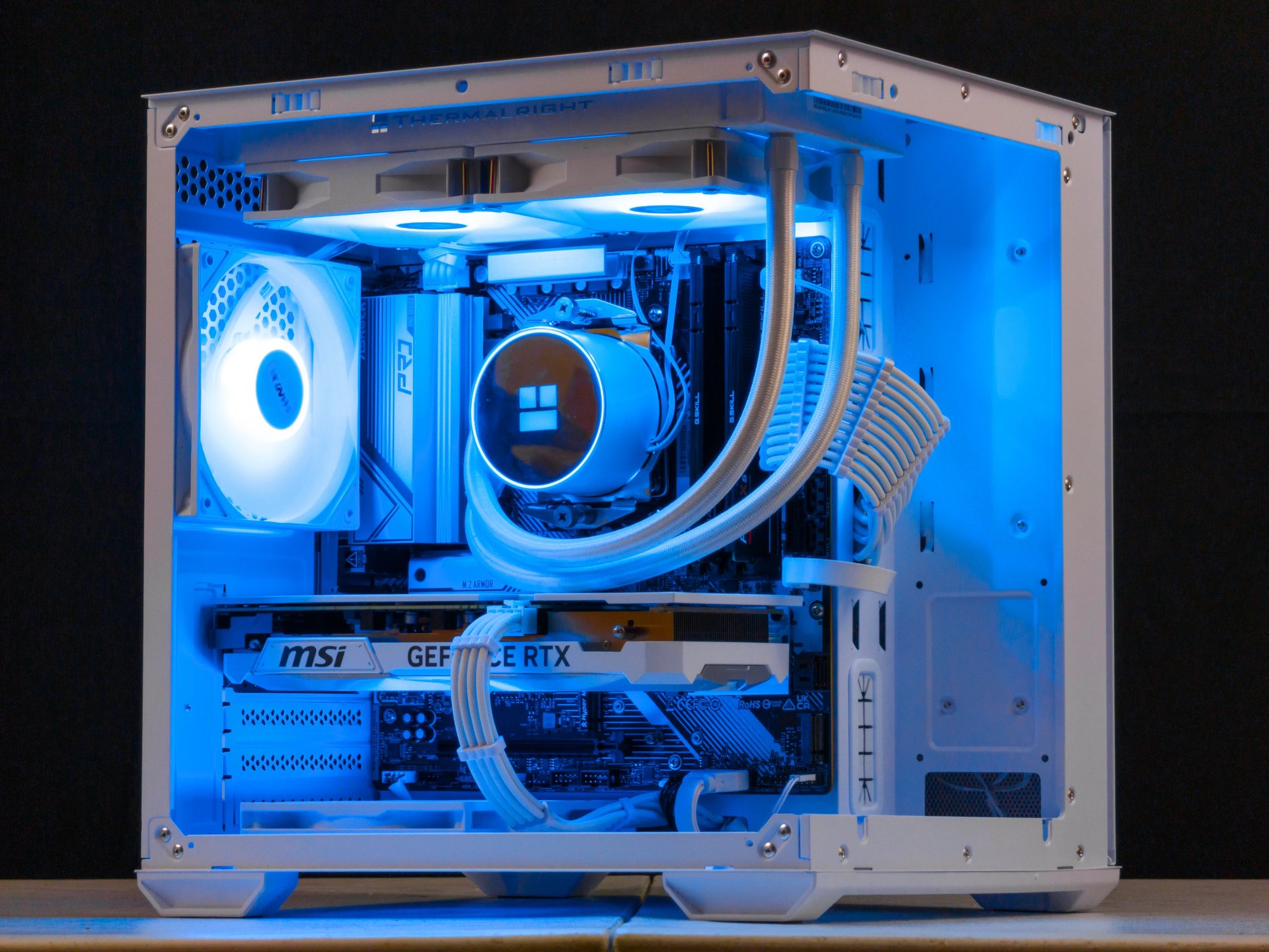 🤍🖤 RTX 4070 / Ryzen 5 7600X / 32GB Gaming PC 🖤🤍