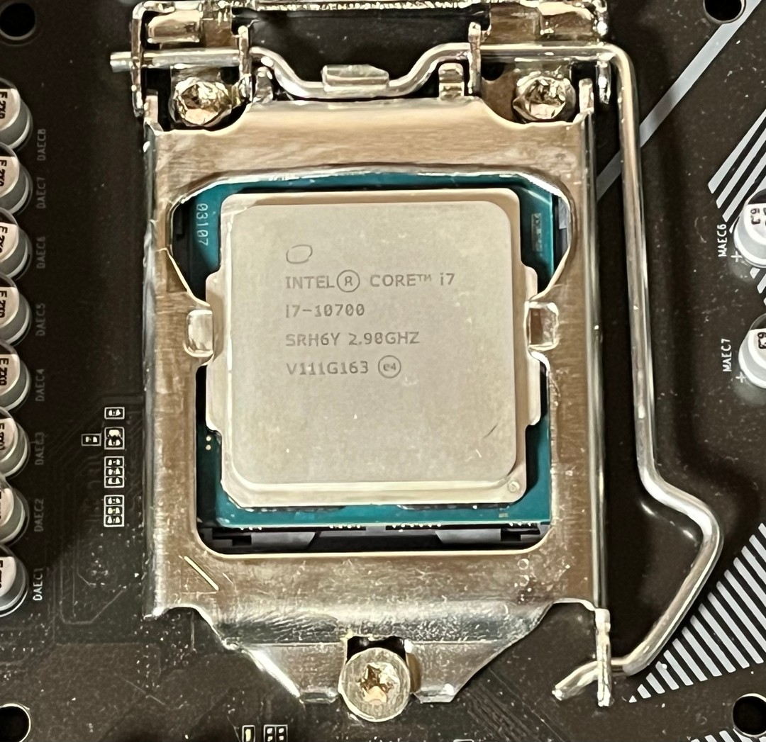 Intel PC Builder Bundle | i7-10700 | Gigabyte Z590 | 32GB DDR4