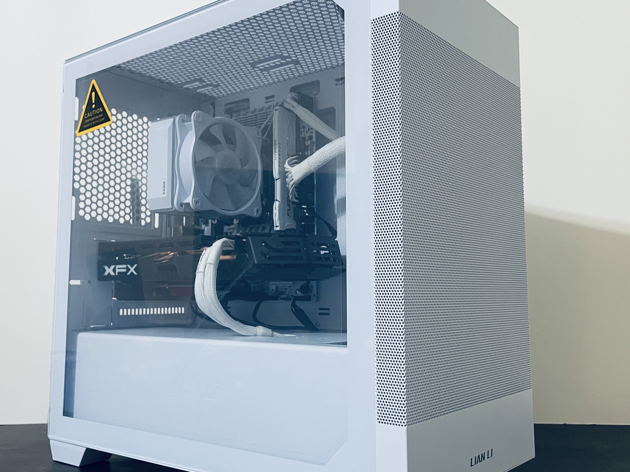 ⚡Great Value White Gaming PC - Intel Xeon 10-cores ● 16GB RAM ● 512GB SSD ● Wi-Fi ● AMD RX 580 8GB