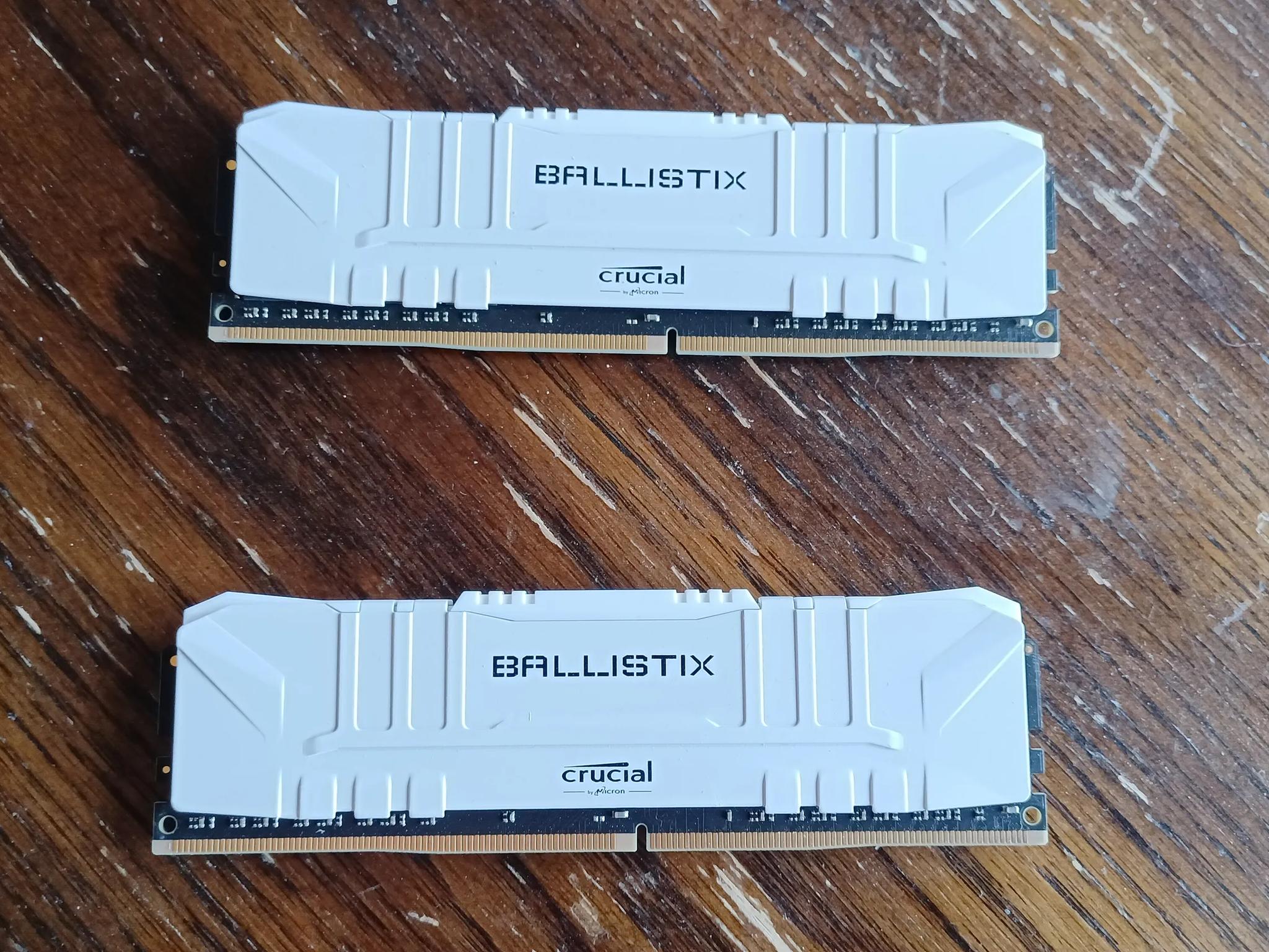 (WHITE) Crucial Ballistix 2666 MHz DDR4 DRAM Desktop Gaming Memory Kit 16GB (8GBx2)