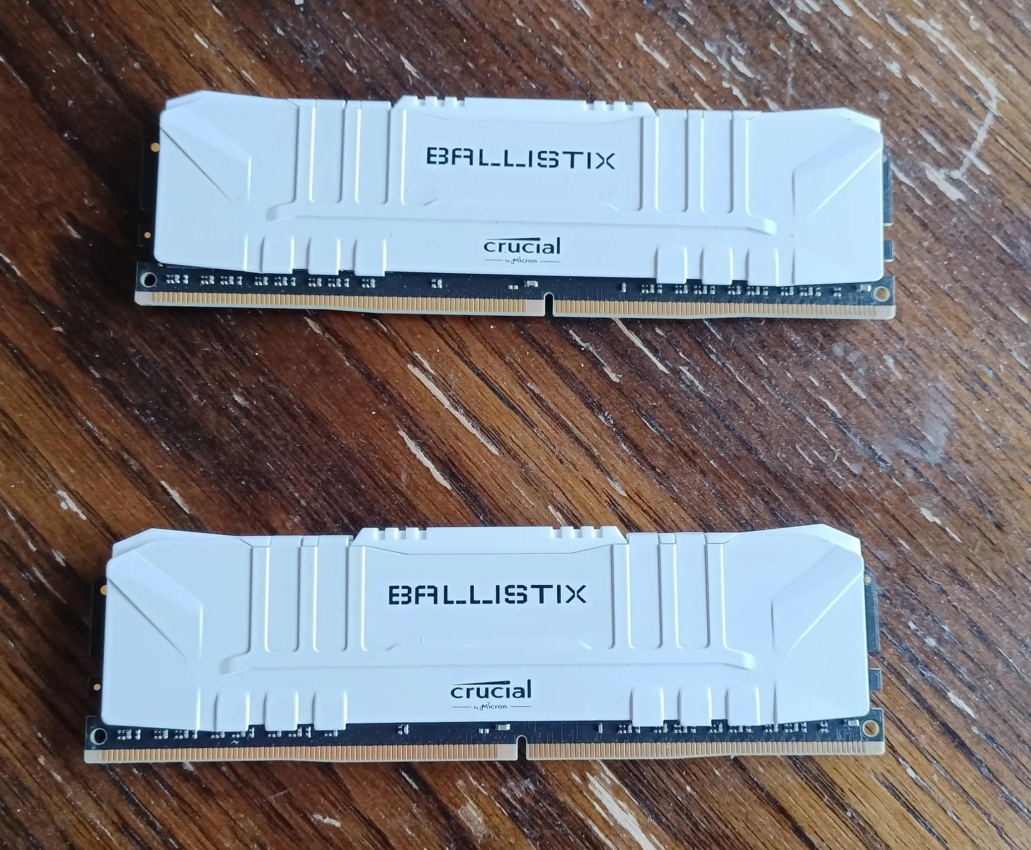 (WHITE) Crucial Ballistix 2666 MHz DDR4 DRAM Desktop Gaming Memory Kit 16GB (8GBx2)