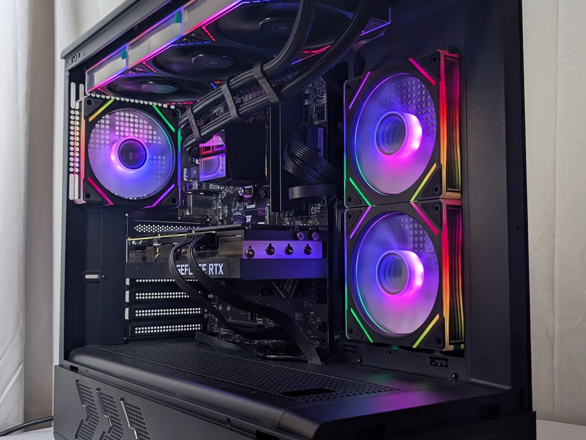 RTX 3090 | RYZEN 5 7600X | 16GB DDR5 | 1TB NVME | 1000W PSU