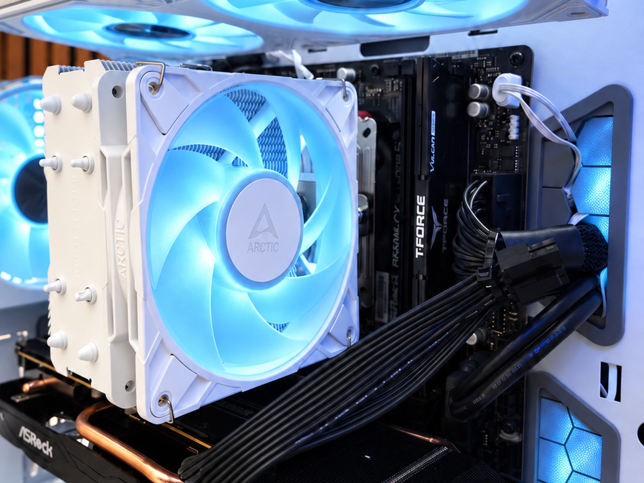 Whiteout v3 Gaming PC | RX 7600 8GB💻| DDR5| 16GB RAM | WiFi/BT | Windows 11 | 1TB