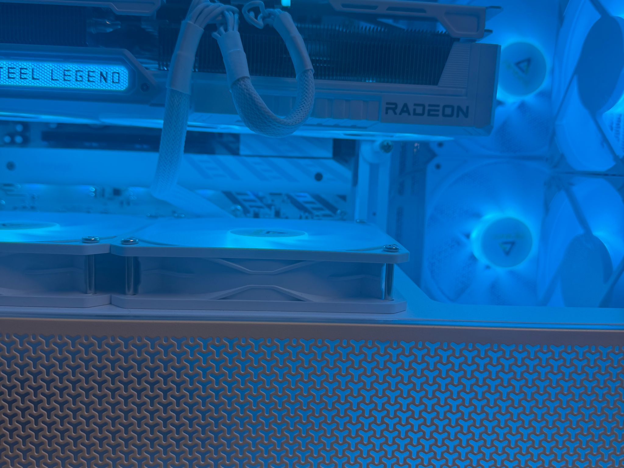 Blizzard | 9070xt | 7800X3d | 32gb ddr5 | 2tb nvme