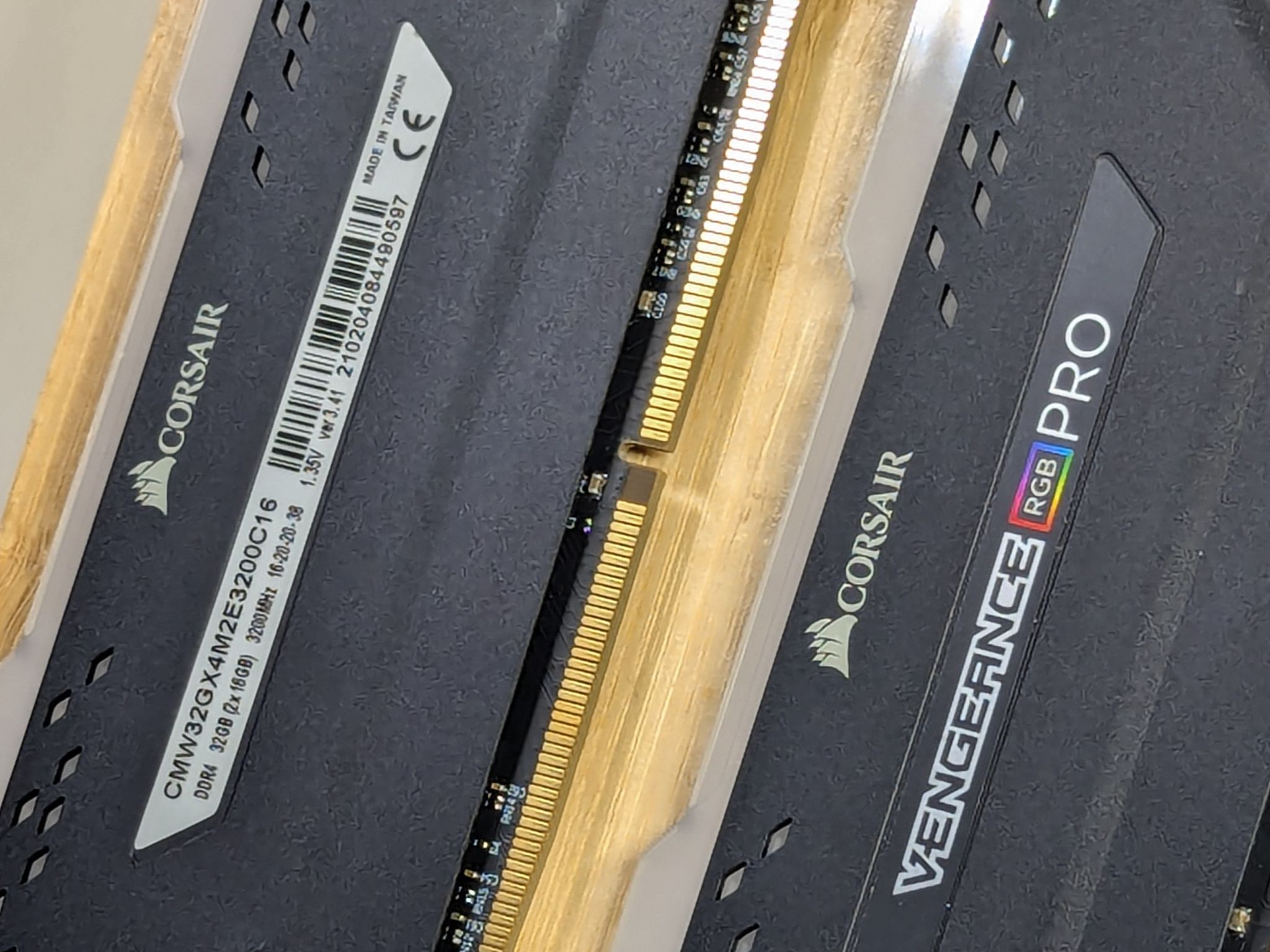 Corsair Vengeance RGB Pro 32 GB (2 x 16 GB) DDR4-3200 CL16