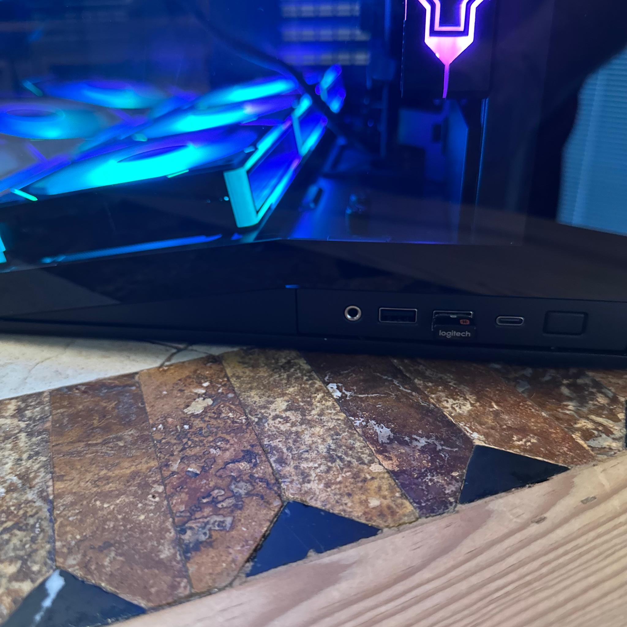 Ryzen 7 9700X / RX 9060XT 16GB - Lian Li O11 Dynamic Mini Mid-Tower Black, 1TB & 500GB M.2