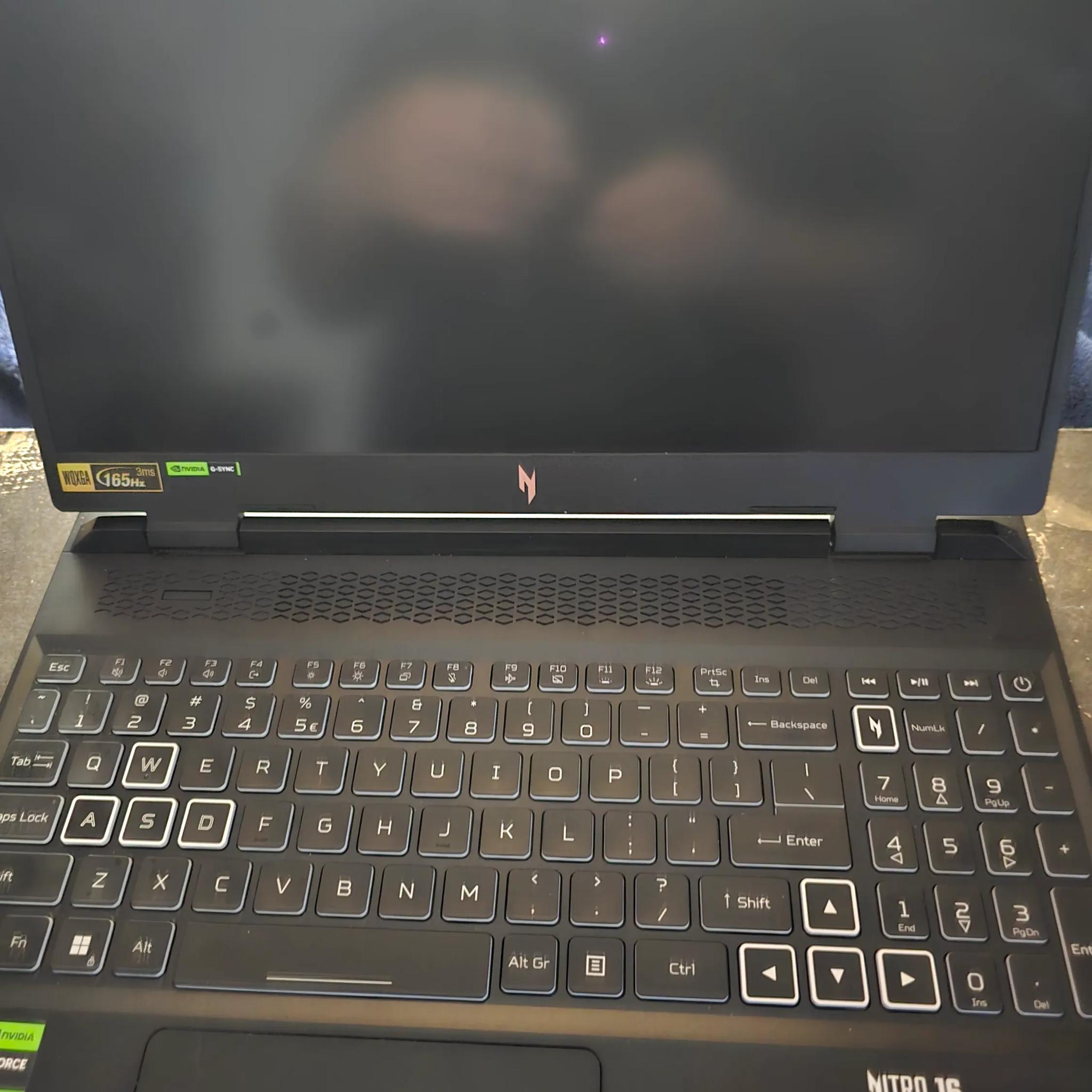 ACER NITRO 16 AMD RYZEN 9 7940HS, NVIDIA 4070 LAPTOP 8 GB RAM, SCREEN HAS SOME BAD PIXELS