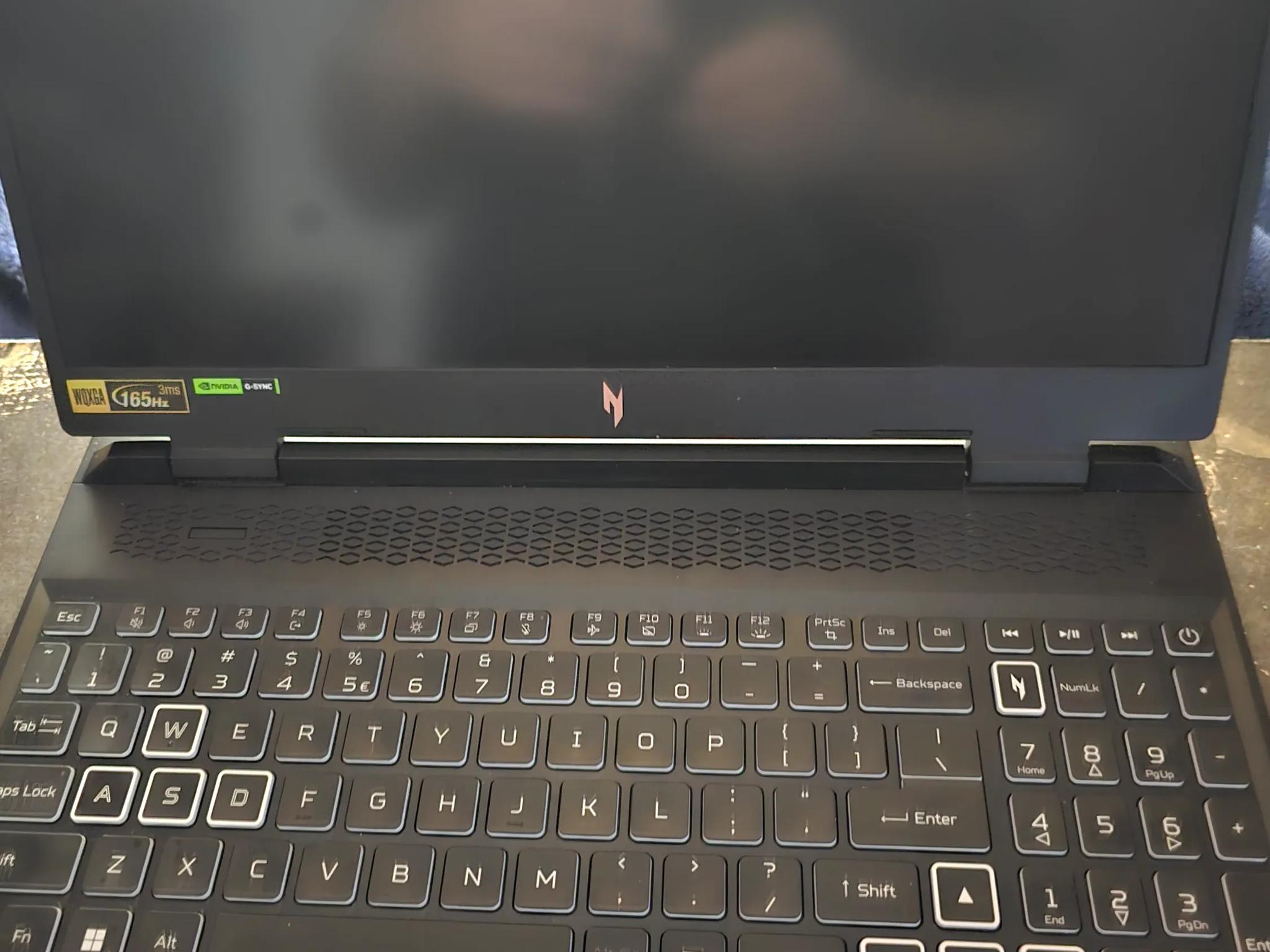 ACER NITRO 16 AMD RYZEN 9 7940HS, NVIDIA 4070 LAPTOP 8 GB RAM, SCREEN HAS SOME BAD PIXELS