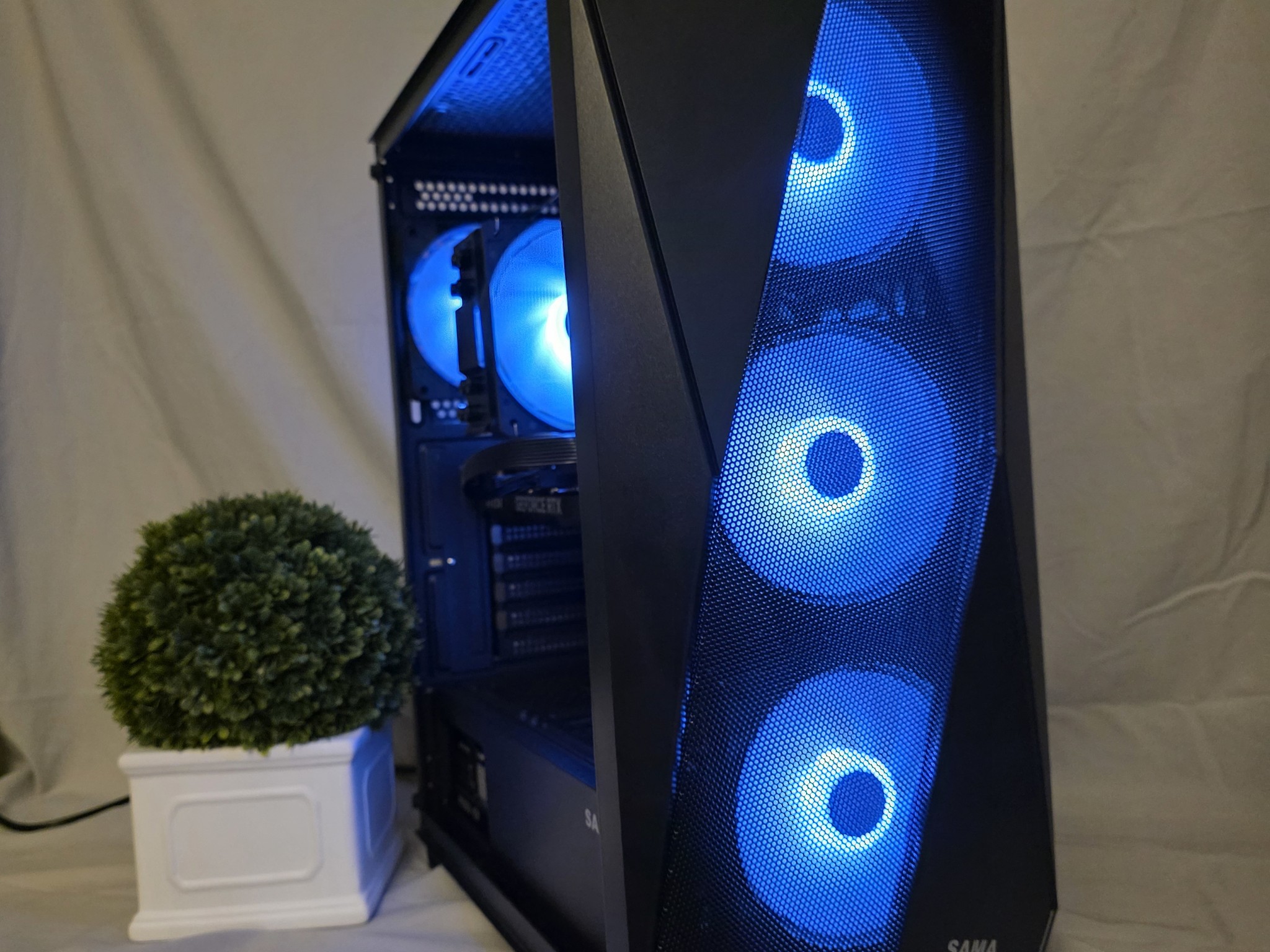 Cool under pressure! RTX4060/Intel I5-12600kf