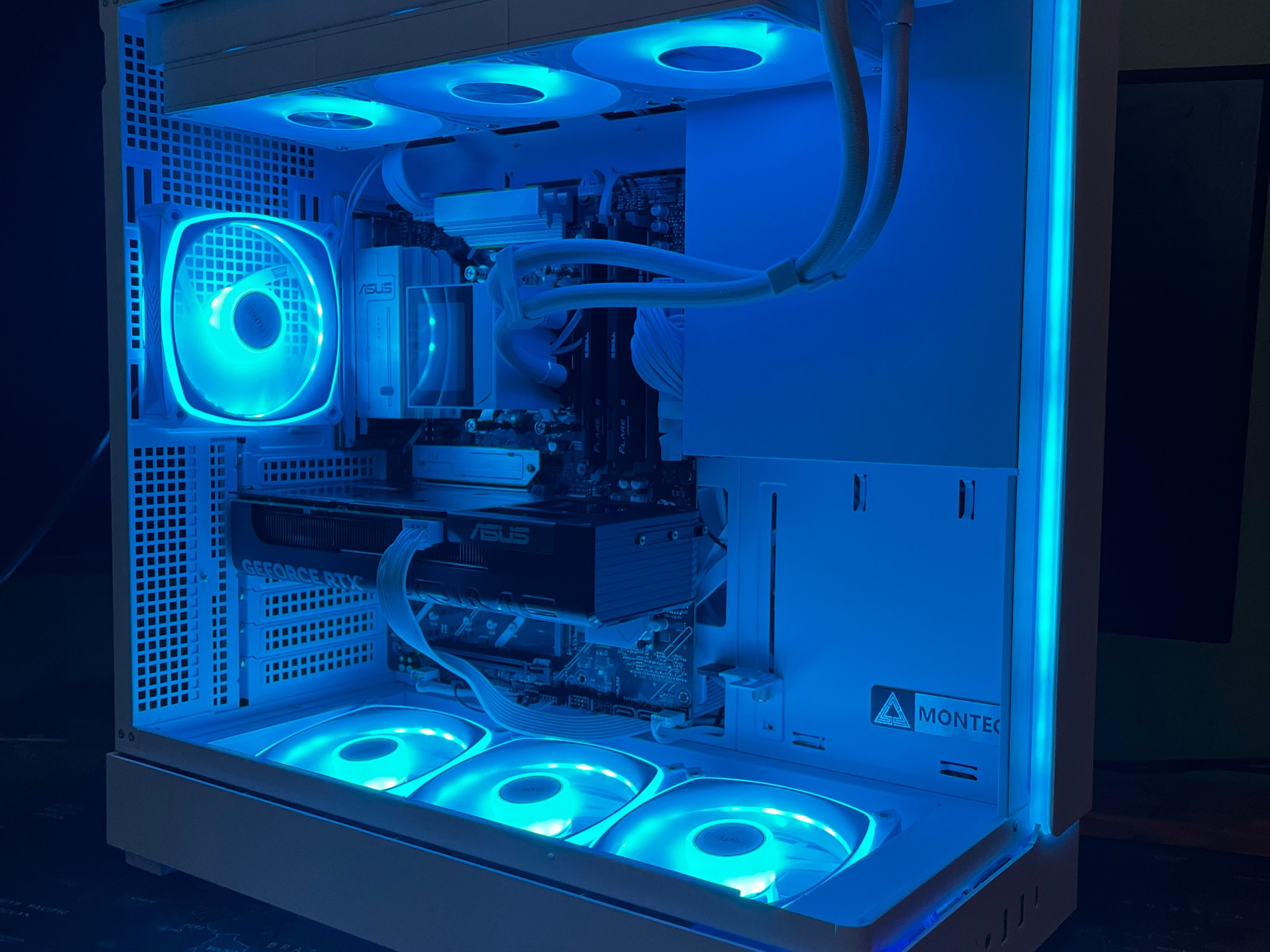 RYZEN 5 7600X3D | 32 GB DDR5 RAM | RTX 5060 GAMING PC